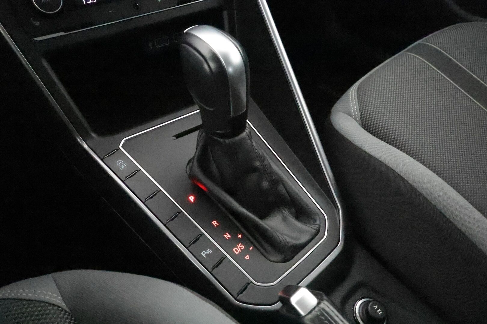 Volkswagen Polo 2020 R-Line 1,0 TSI 70 kW DSG-autom. **Adapt.Vakkari / P. tutkat / Sisätilanlämmitin / Digimittaristo / AC / 2x Renkaat**