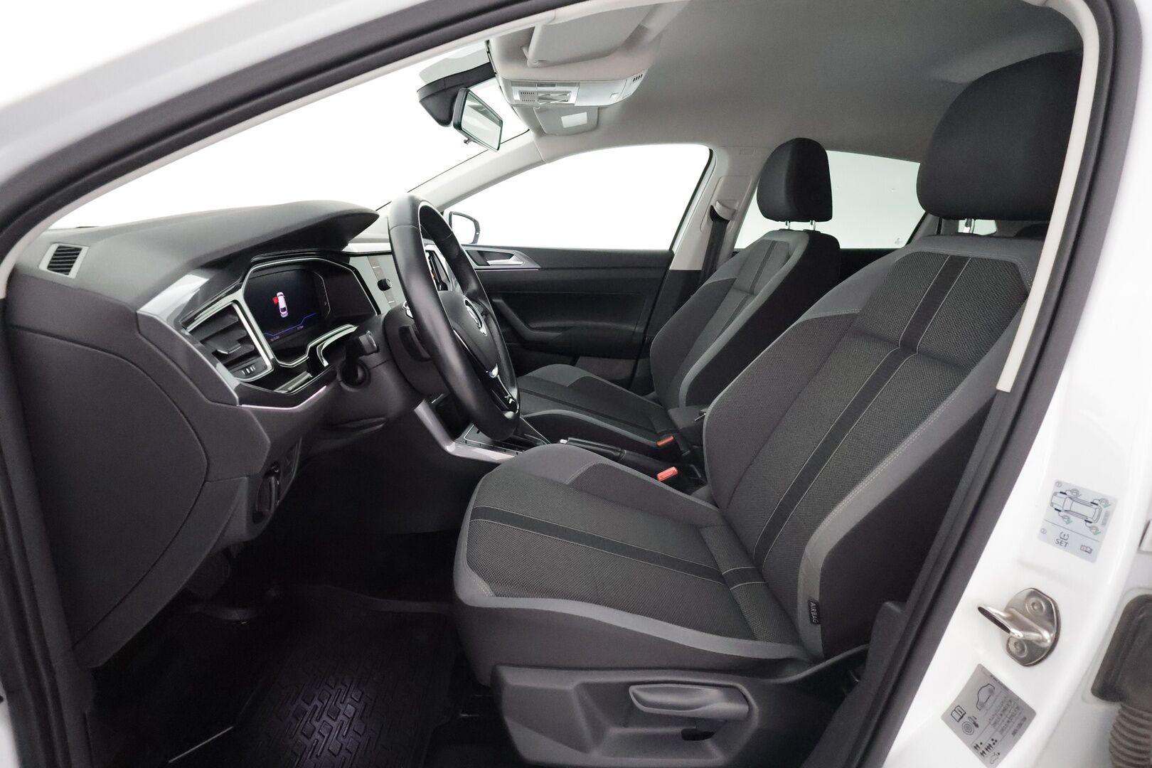 Volkswagen Polo 2020 R-Line 1,0 TSI 70 kW DSG-autom. **Adapt.Vakkari / P. tutkat / Sisätilanlämmitin / Digimittaristo / AC / 2x Renkaat**