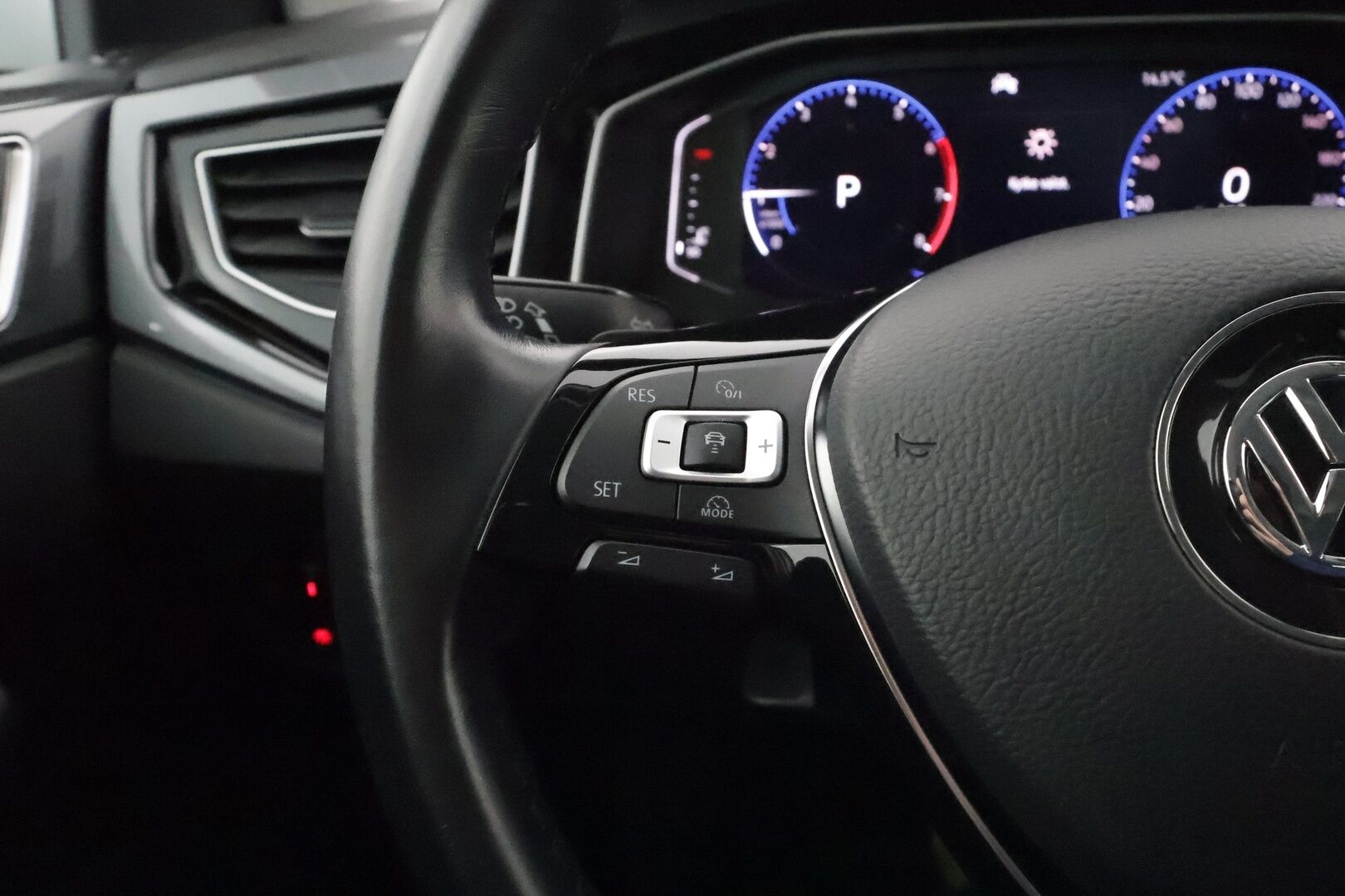 Volkswagen Polo 2020 R-Line 1,0 TSI 70 kW DSG-autom. **Adapt.Vakkari / P. tutkat / Sisätilanlämmitin / Digimittaristo / AC / 2x Renkaat**