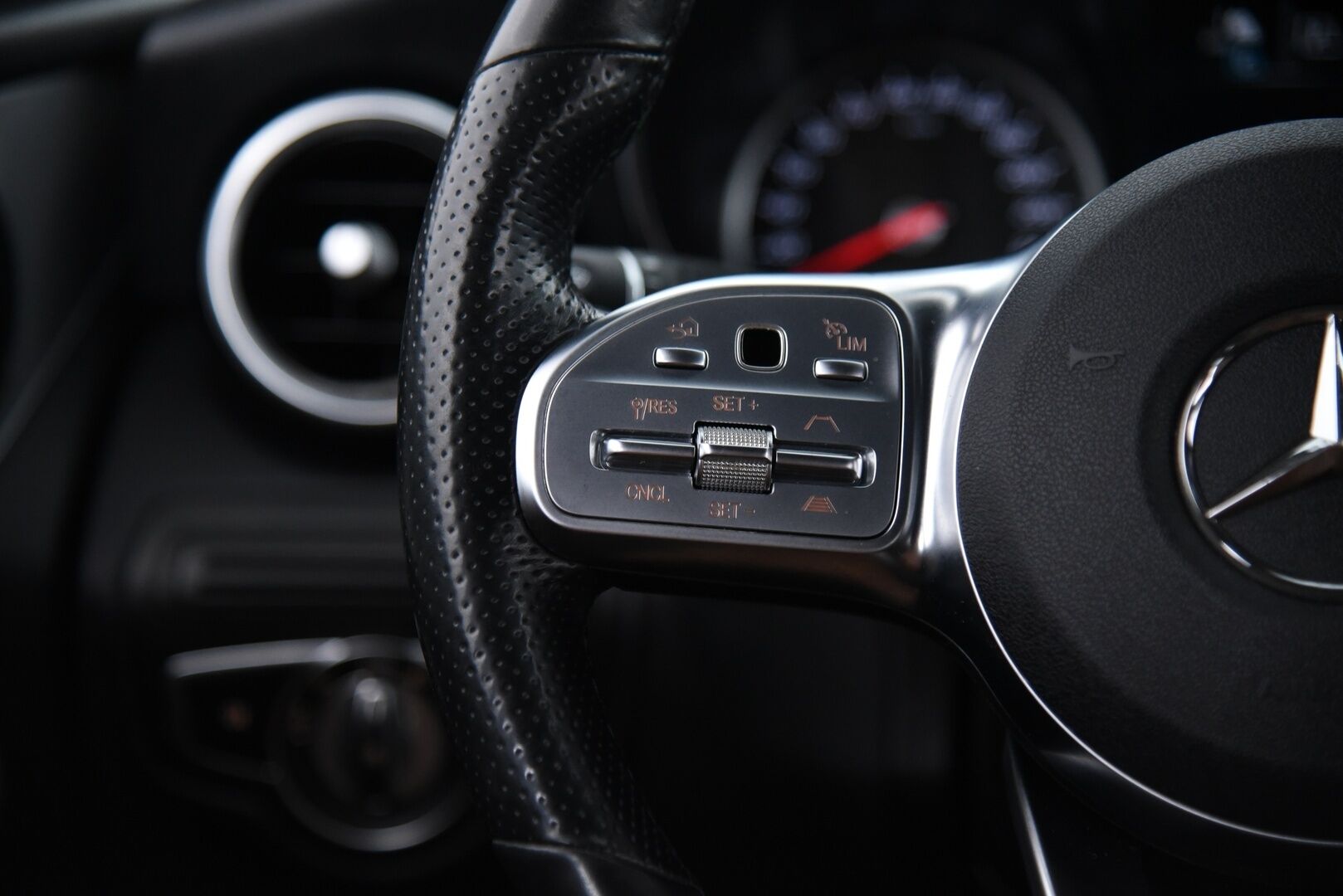 Mercedes-Benz GLC 2020 300 e 4MATIC A Business AMG Coupé EQ Power * Distronic Pro / Nahkasisusta / P-kamera / LED * - AMG Sisä- ja ulkopaketilla! / Apple & Android / 2x Vanteet - HULLUT AVAJAISHULINAT KORKOTARJOUS 3,29 %