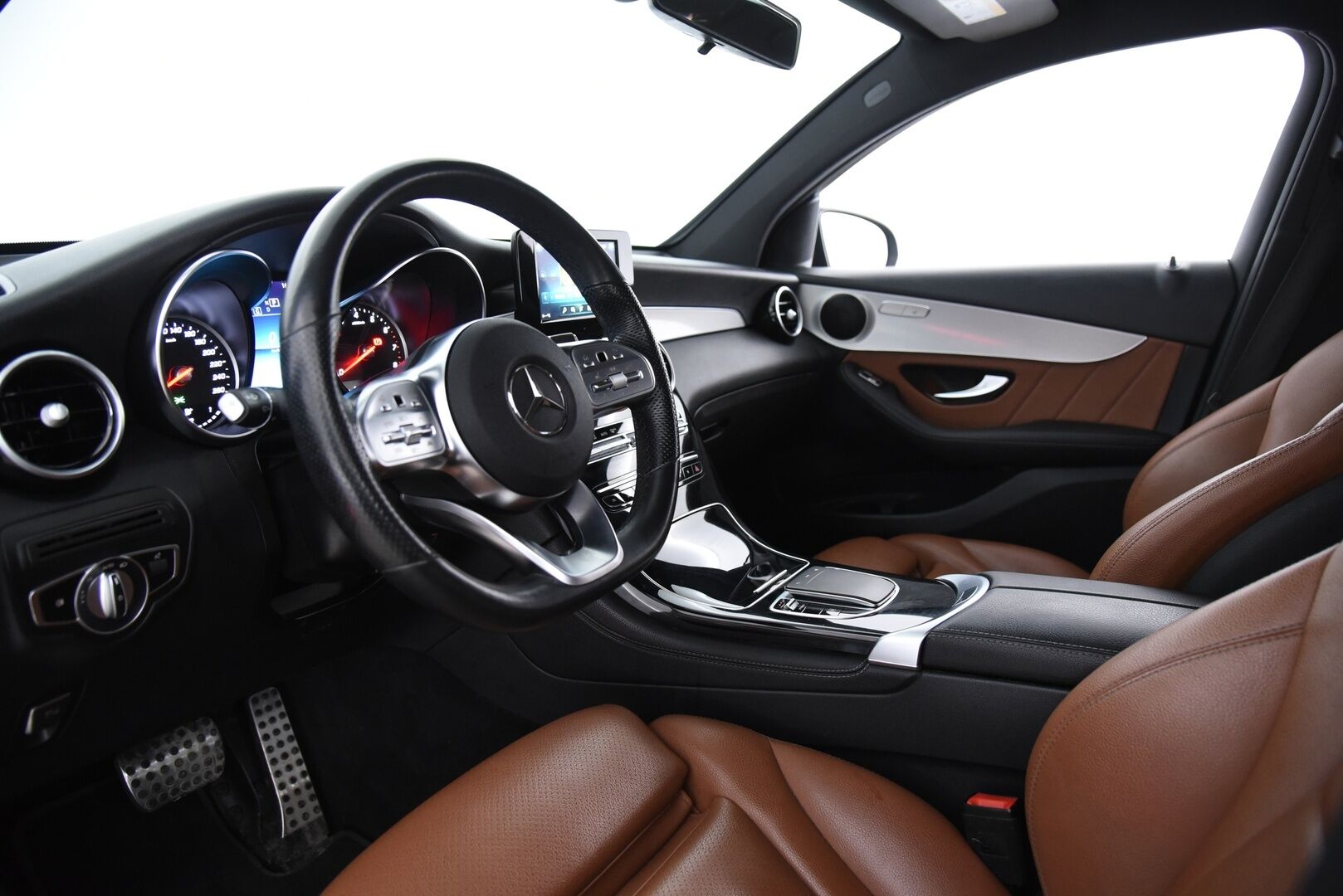 Mercedes-Benz GLC 2020 300 e 4MATIC A Business AMG Coupé EQ Power * Distronic Pro / Nahkasisusta / P-kamera / LED * - AMG Sisä- ja ulkopaketilla! / Apple & Android / 2x Vanteet 