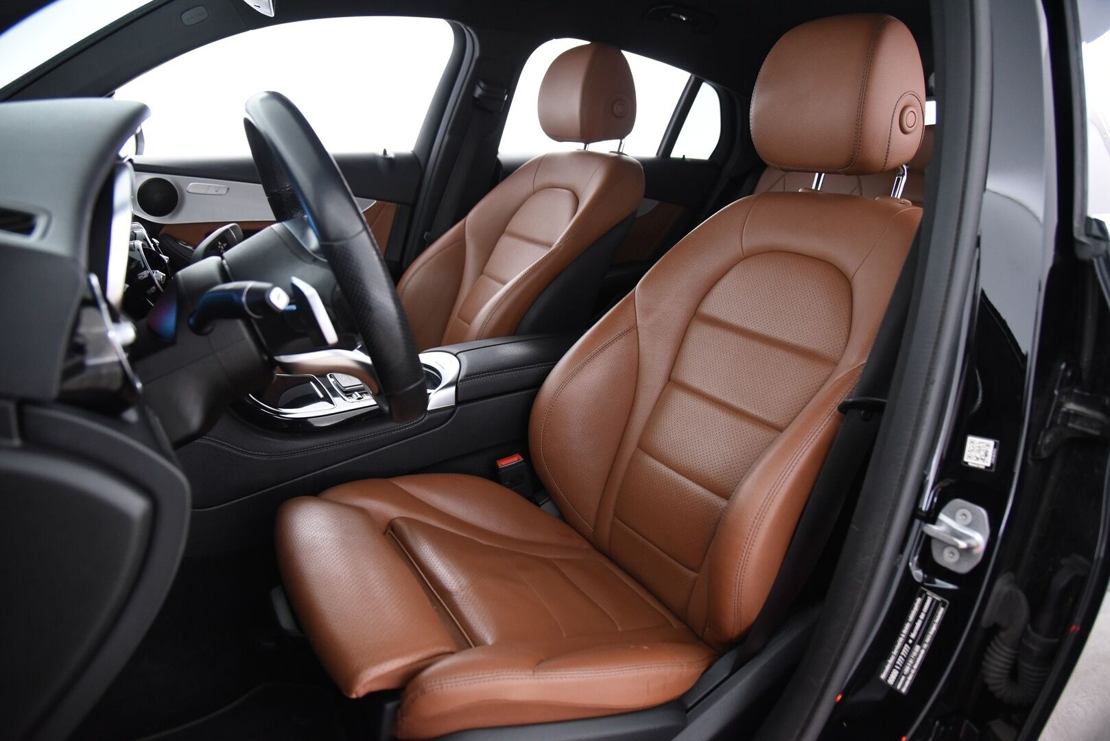 Mercedes-Benz GLC 2020 300 e 4MATIC A Business AMG Coupé EQ Power / Distronic Pro / Nahkasisusta / P-kamera / LED / - AMG Sisä- ja ulkopaketilla! / Apple & Android / 2x Vanteet 