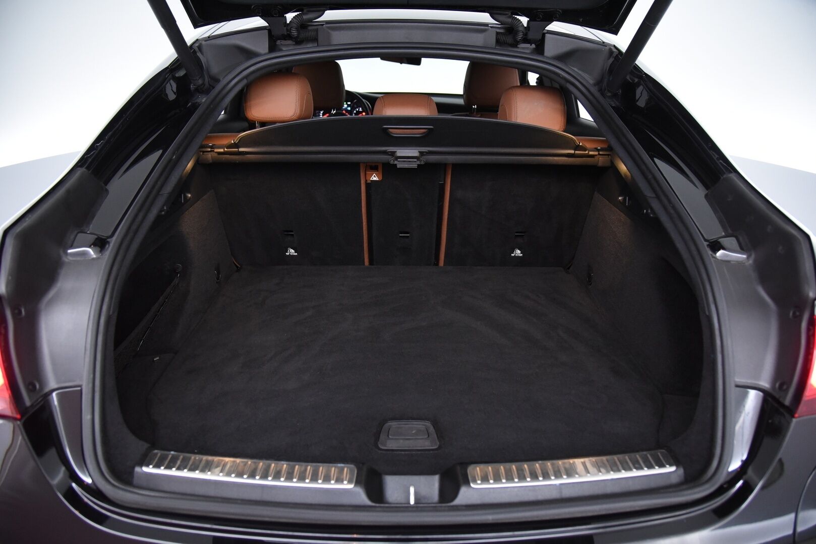 Mercedes-Benz GLC 2020 300 e 4MATIC A Business AMG Coupé EQ Power * Distronic Pro / Nahkasisusta / P-kamera / LED * - AMG Sisä- ja ulkopaketilla! / Apple & Android / 2x Vanteet 