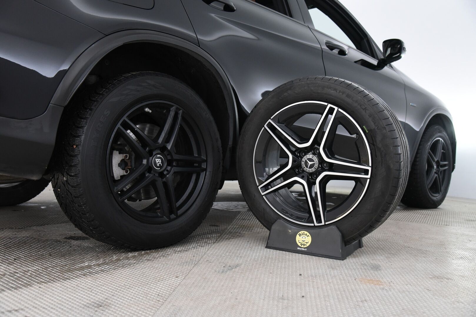 Mercedes-Benz GLC 2020 300 e 4MATIC A Business AMG Coupé EQ Power / Distronic Pro / Nahkasisusta / P-kamera / LED / - AMG Sisä- ja ulkopaketilla! / Apple & Android / 2x Vanteet 