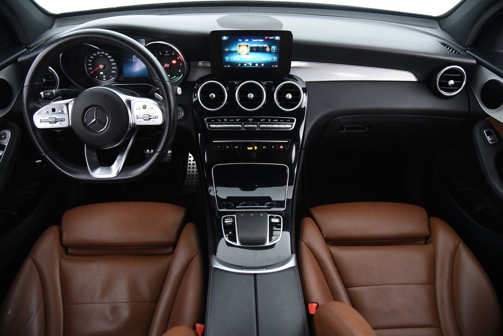 Mercedes-Benz GLC 2020 300 e 4MATIC A Business AMG Coupé EQ Power * Distronic Pro / Nahkasisusta / P-kamera / LED * - AMG Sisä- ja ulkopaketilla! / Apple & Android / 2x Vanteet 
