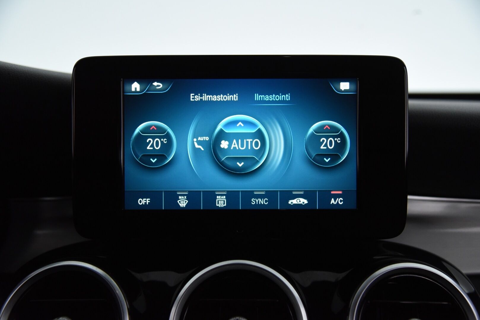 Mercedes-Benz GLC 2020 300 e 4MATIC A Business AMG Coupé EQ Power / Distronic Pro / Nahkasisusta / P-kamera / LED / - AMG Sisä- ja ulkopaketilla! / Apple & Android 