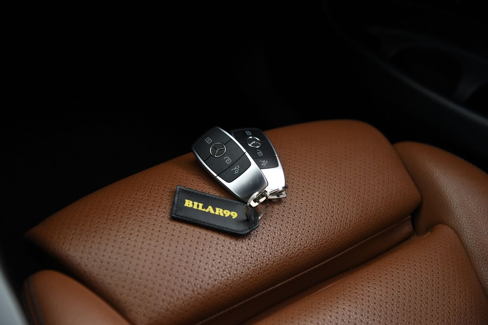 Mercedes-Benz GLC 2020 300 e 4MATIC A Business AMG Coupé EQ Power / Distronic Pro / Nahkasisusta / P-kamera / LED / - AMG Sisä- ja ulkopaketilla! / Apple & Android 