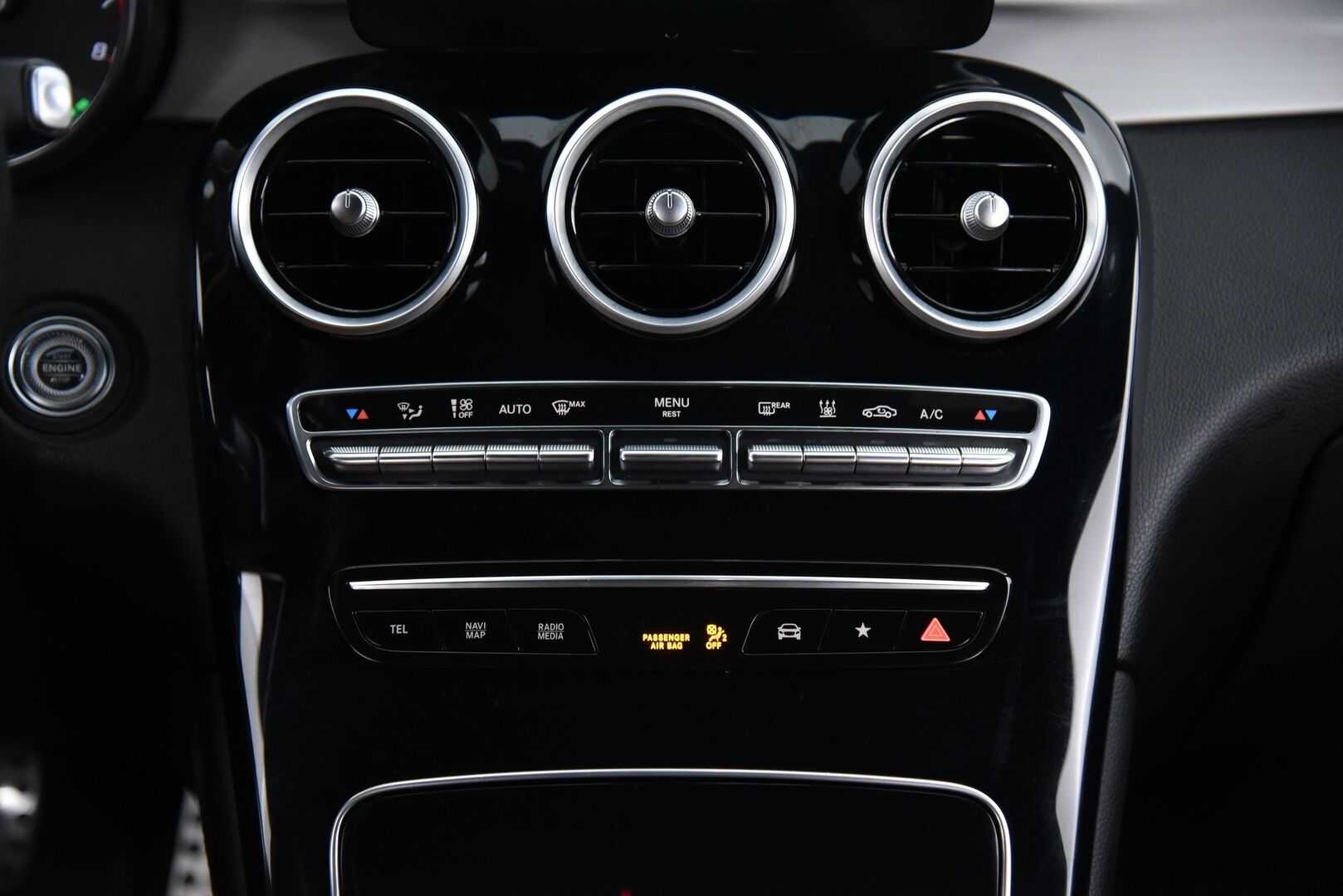 Mercedes-Benz GLC 2020 300 e 4MATIC A Business AMG Coupé EQ Power * Distronic Pro / Nahkasisusta / P-kamera / LED * - AMG Sisä- ja ulkopaketilla! / Apple & Android / 2x Vanteet 