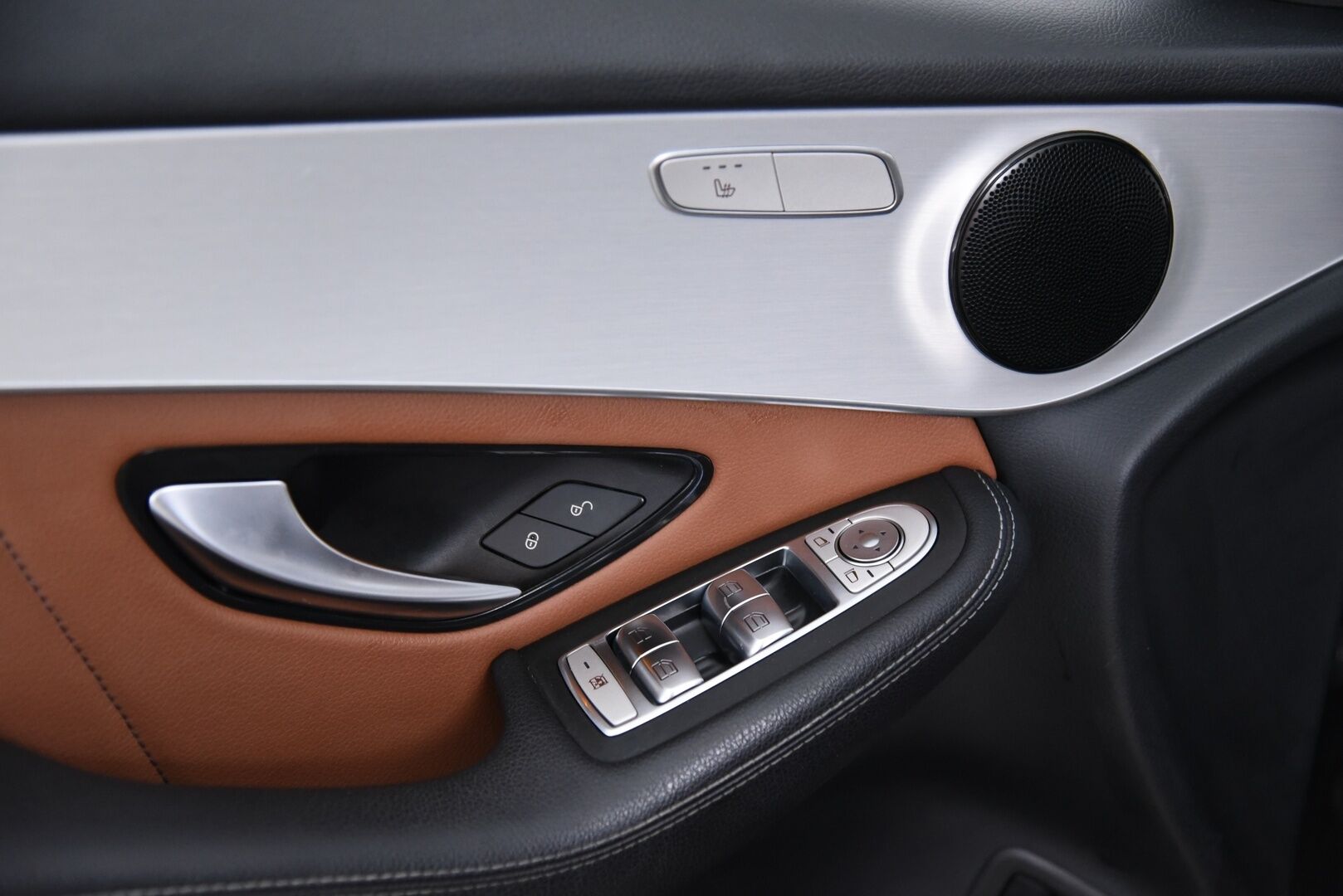 Mercedes-Benz GLC 2020 300 e 4MATIC A Business AMG Coupé EQ Power / Distronic Pro / Nahkasisusta / P-kamera / LED / - AMG Sisä- ja ulkopaketilla! / Apple & Android / 2x Vanteet 