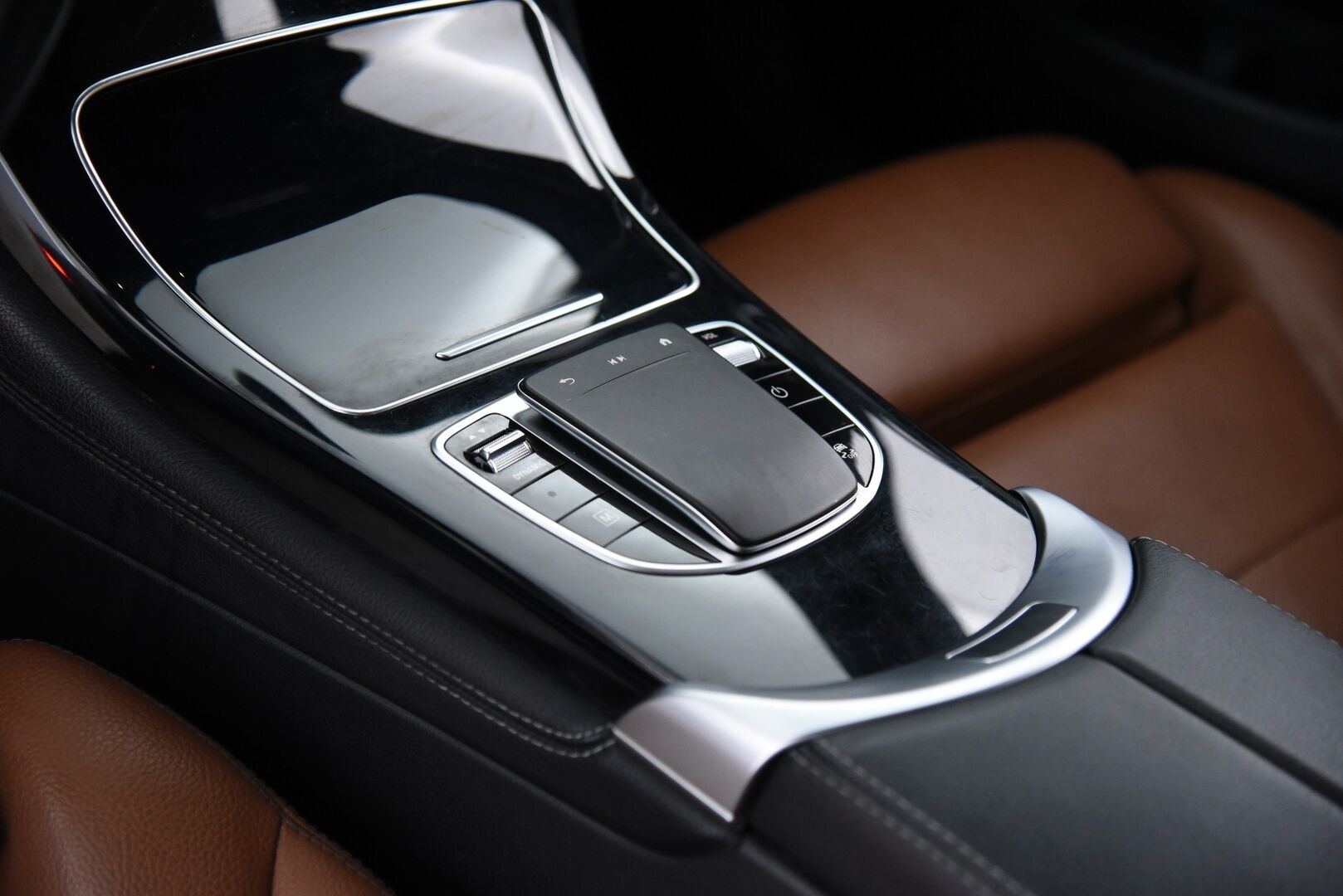 Mercedes-Benz GLC 2020 300 e 4MATIC A Business AMG Coupé EQ Power - Adapt.vak | P-kamera | LED high. performance | Nahkasisusta | AMG sisä- ja ulkopaketti |