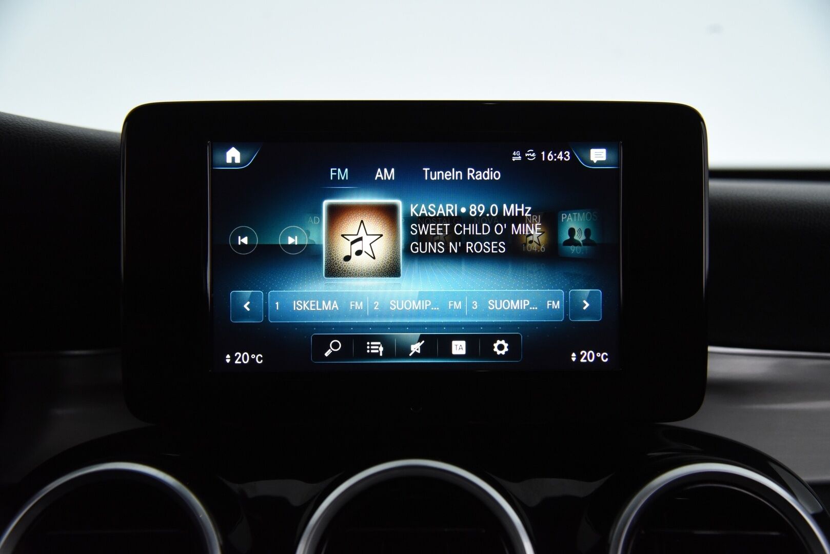 Mercedes-Benz GLC 2020 300 e 4MATIC A Business AMG Coupé EQ Power * Distronic Pro / Nahkasisusta / P-kamera / LED * - AMG Sisä- ja ulkopaketilla! / Apple & Android / 2x Vanteet - HULLUT AVAJAISHULINAT KORKOTARJOUS 3,29 %