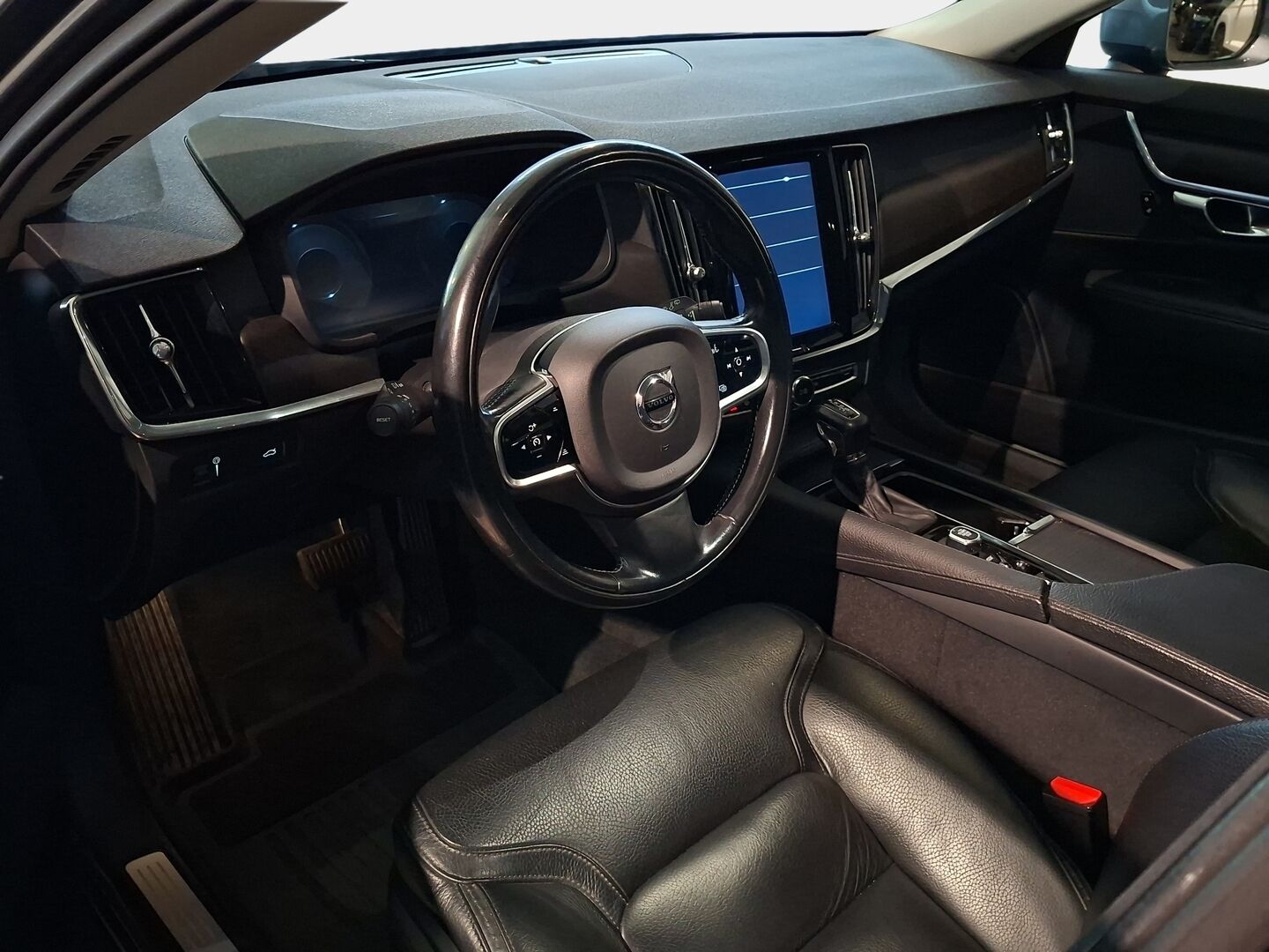 Volvo V90 Cross Country 2017 D4 AWD Business aut * Nahkapenkit / VOC / Blis / Adapt. vakkari / Koukku / Navi / Led * - Tilava perheauto / Taloudellinen / Mukavasti varusteltu / Jakopää 268tkm