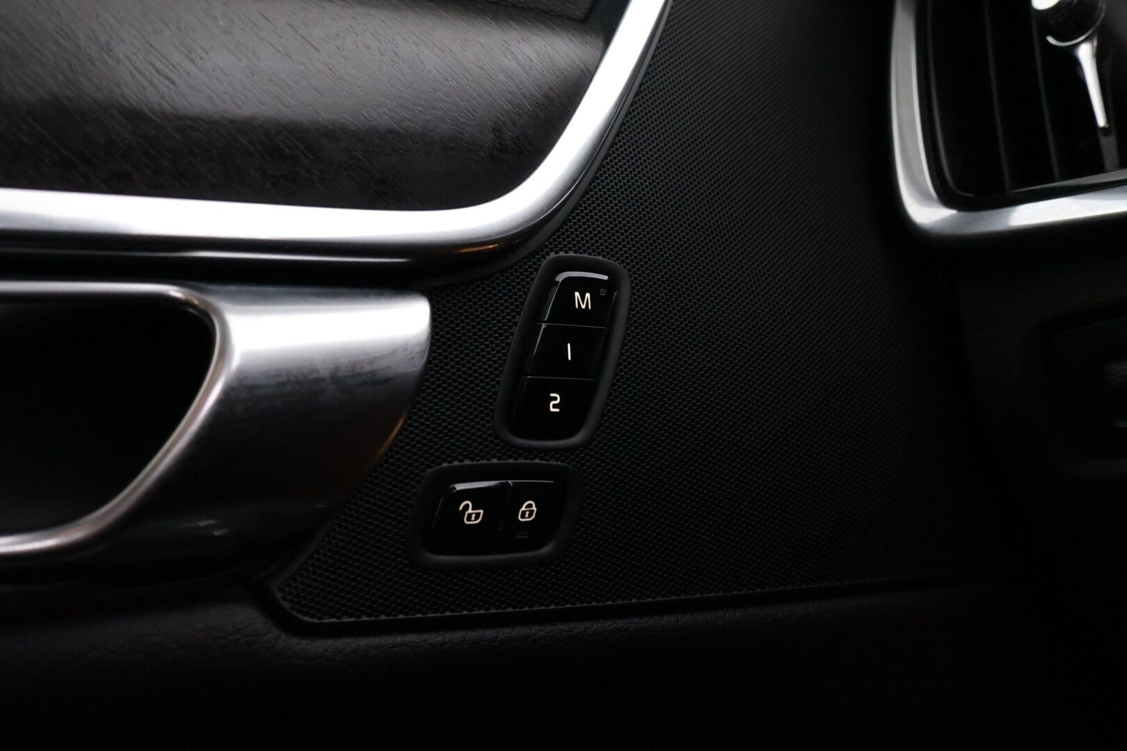Volvo V90 Cross Country 2017 D4 AWD Business aut * Nahkapenkit / VOC / Blis / Adapt. vakkari / Koukku / Navi / Led * - Tilava perheauto / Taloudellinen / Mukavasti varusteltu / Jakopää 268tkm
