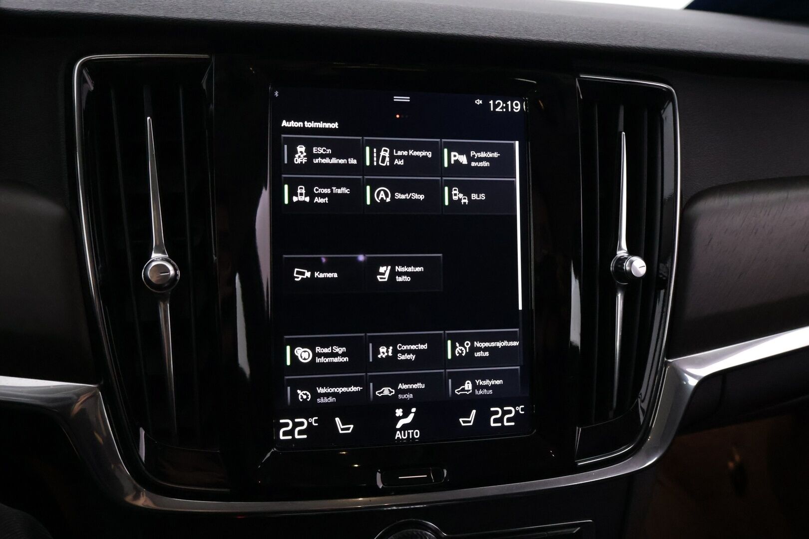 Volvo V90 Cross Country 2017 D4 AWD Business aut * Nahkapenkit / VOC / Blis / Adapt. vakkari / Koukku / Navi / Led * - Tilava perheauto / Taloudellinen / Mukavasti varusteltu / Jakopää 268tkm