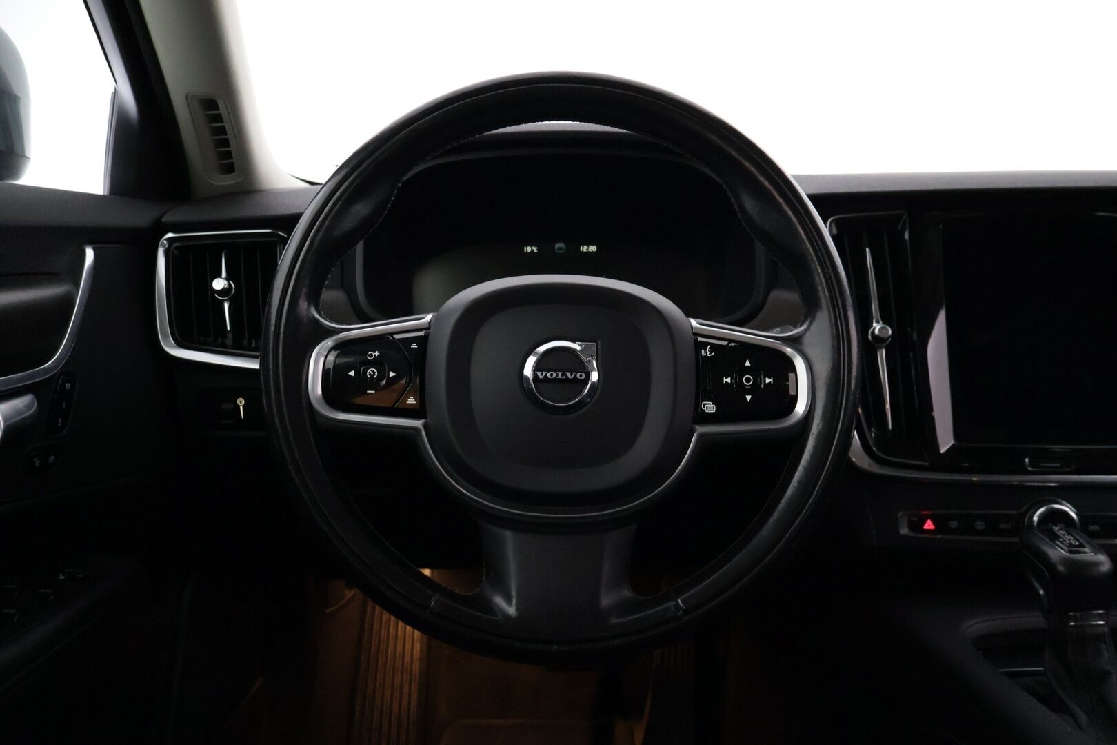 Volvo V90 Cross Country 2017 D4 AWD Business aut * Nahkapenkit / VOC / Blis / Adapt. vakkari / Koukku / Navi / Led * - Tilava perheauto / Taloudellinen / Mukavasti varusteltu / Jakopää 268tkm