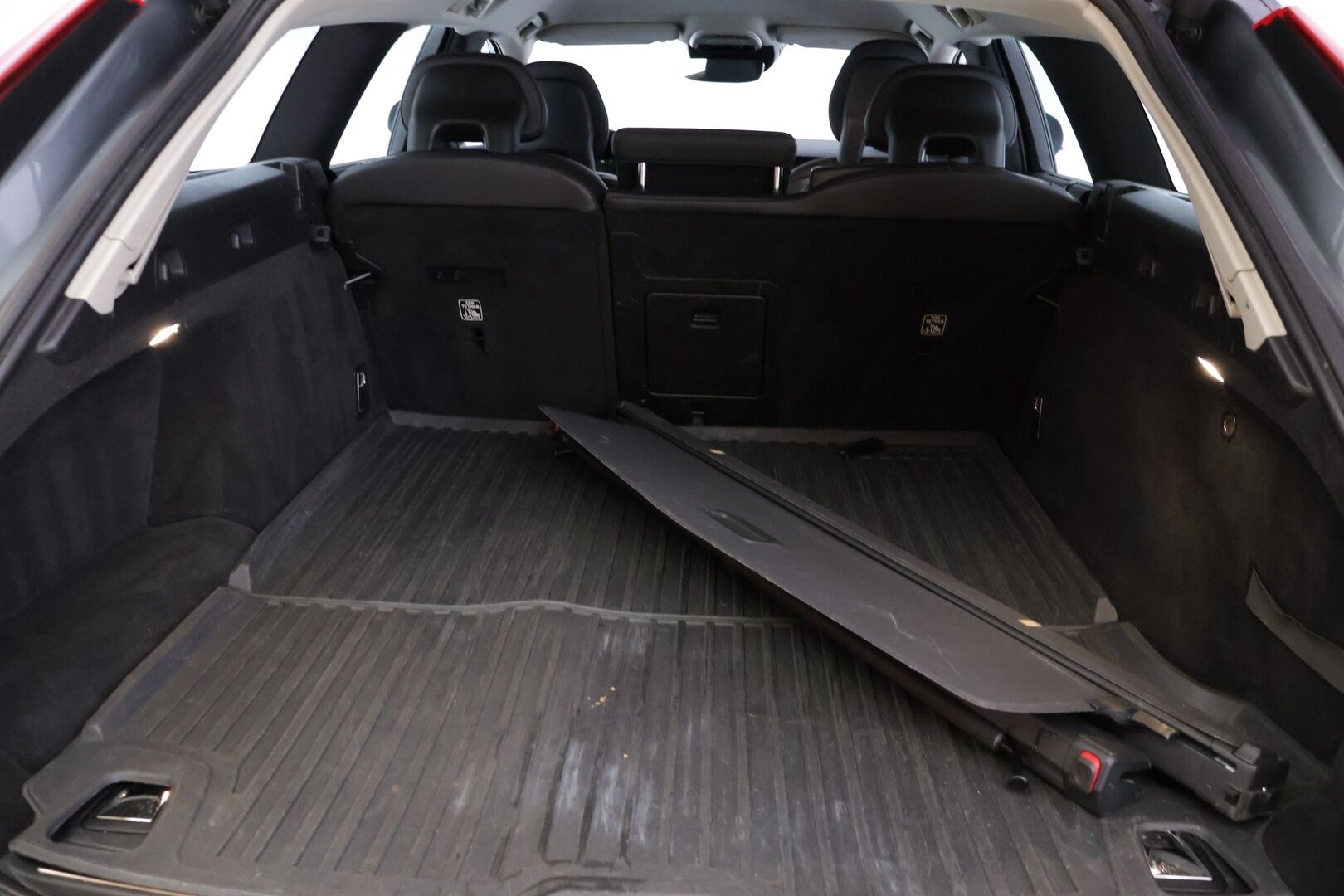 Volvo V90 Cross Country 2018 D4 AWD Business aut * Nahkapenkit / VOC / Blis / Adapt. vakkari / Koukku / Navi / Led * - Tilava perheauto / Taloudellinen / Mukavasti varusteltu / Jakopää 268tkm - Osta nyt, maksa vasta ensi vuonna