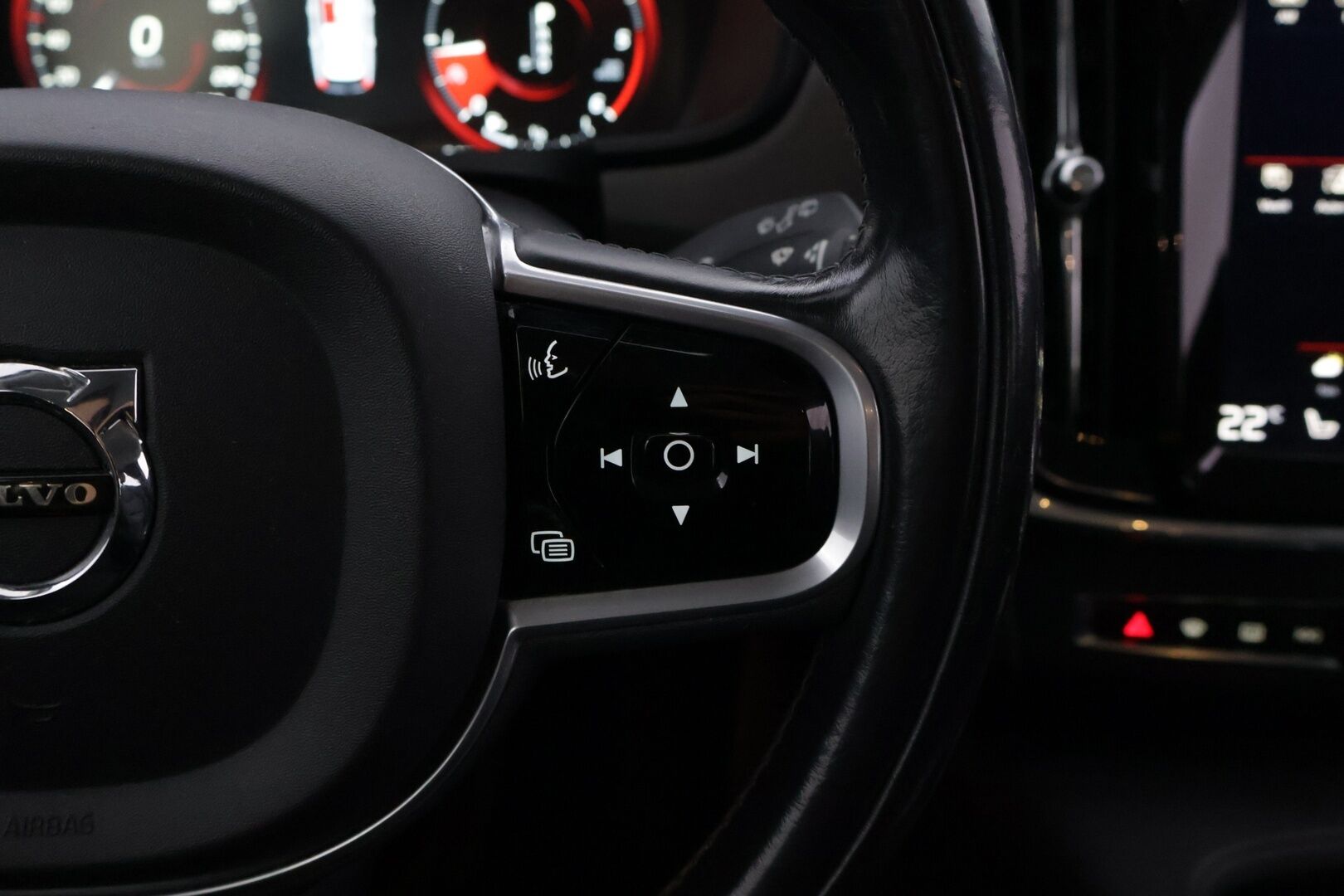 Volvo V90 Cross Country 2018 D4 AWD Business aut * Nahkapenkit / VOC / Blis / Adapt. vakkari / Koukku / Navi / Led * - Tilava perheauto / Taloudellinen / Mukavasti varusteltu / Jakopää 268tkm - Osta nyt, maksa vasta ensi vuonna