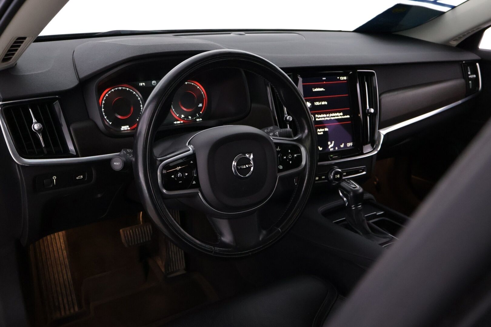 Volvo V90 Cross Country 2017 D4 AWD Business aut * Nahkapenkit / VOC / Blis / Adapt. vakkari / Koukku / Navi / Led * - Tilava perheauto / Taloudellinen / Mukavasti varusteltu / Jakopää 268tkm