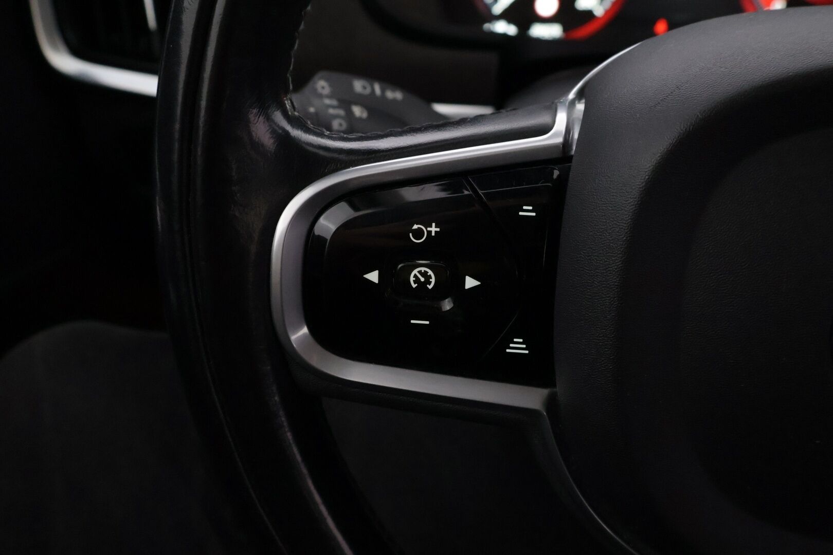 Volvo V90 Cross Country 2018 D4 AWD Business aut * Nahkapenkit / VOC / Blis / Adapt. vakkari / Koukku / Navi / Led * - Tilava perheauto / Taloudellinen / Mukavasti varusteltu / Jakopää 268tkm - Osta nyt, maksa vasta ensi vuonna