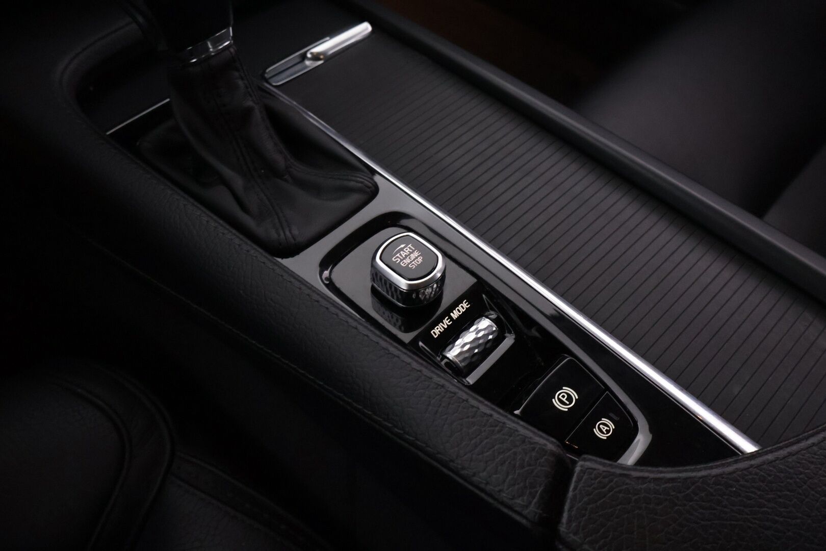 Volvo V90 Cross Country 2017 D4 AWD Business aut * Nahkapenkit / VOC / Blis / Adapt. vakkari / Koukku / Navi / Led * - Tilava perheauto / Taloudellinen / Mukavasti varusteltu / Jakopää 268tkm