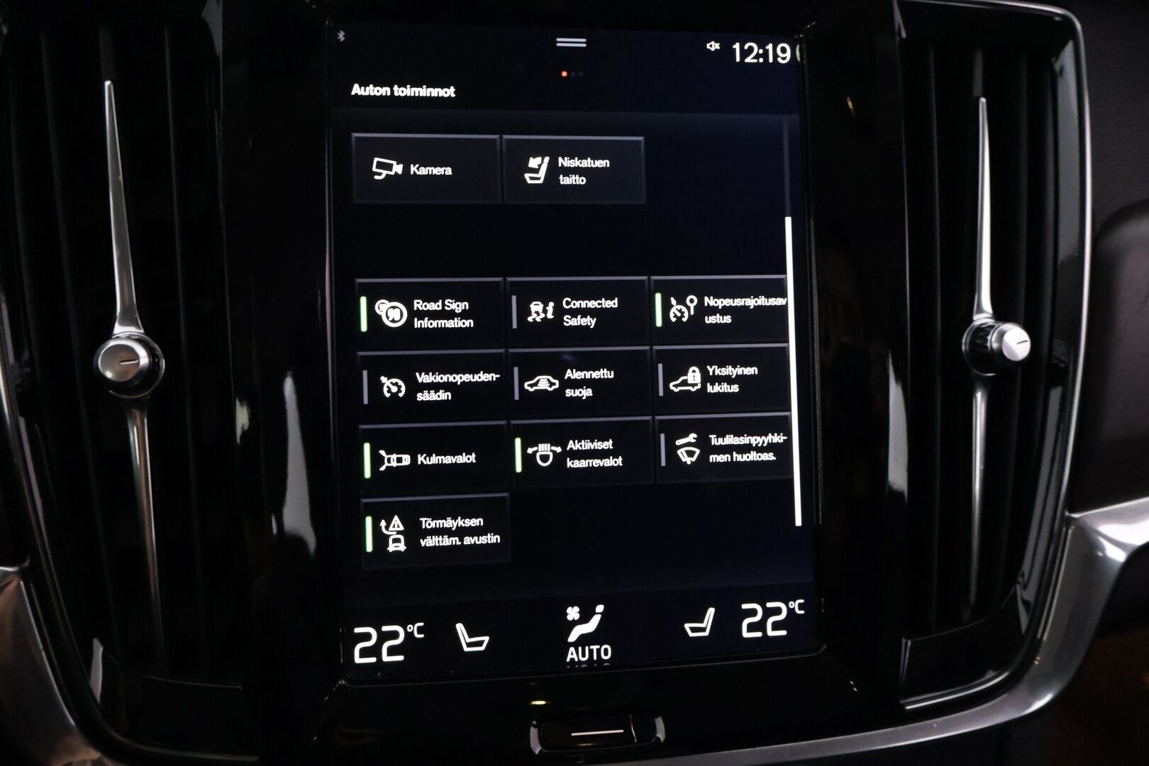 Volvo V90 Cross Country 2018 D4 AWD Business aut * Nahkapenkit / VOC / Blis / Adapt. vakkari / Koukku / Navi / Led * - Tilava perheauto / Taloudellinen / Mukavasti varusteltu / Jakopää 268tkm - Osta nyt, maksa vasta ensi vuonna