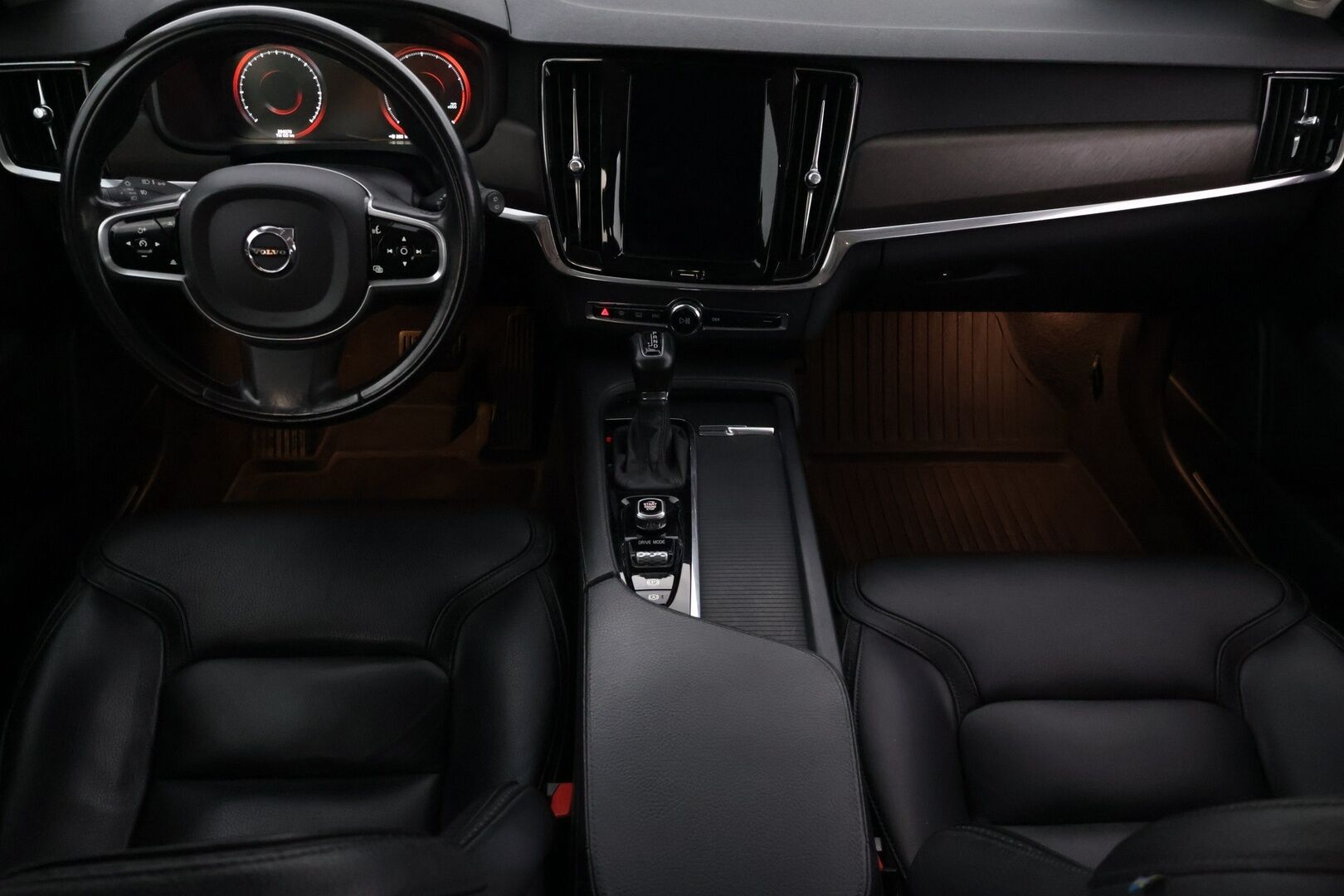 Volvo V90 Cross Country 2017 D4 AWD Business aut * Nahkapenkit / VOC / Blis / Adapt. vakkari / Koukku / Navi / Led * - Tilava perheauto / Taloudellinen / Mukavasti varusteltu / Jakopää 268tkm