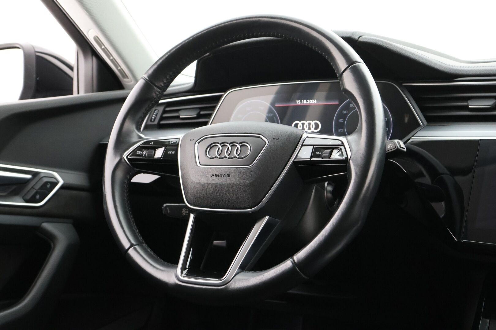 AUDI E-TRON 2020 55 Quattro - 3,99 % KORKOTARJOUS TÄHÄN AUTOON - Koukku / Bang&Olufsen / Sporttipenkit / Navi / Peruutuskamera