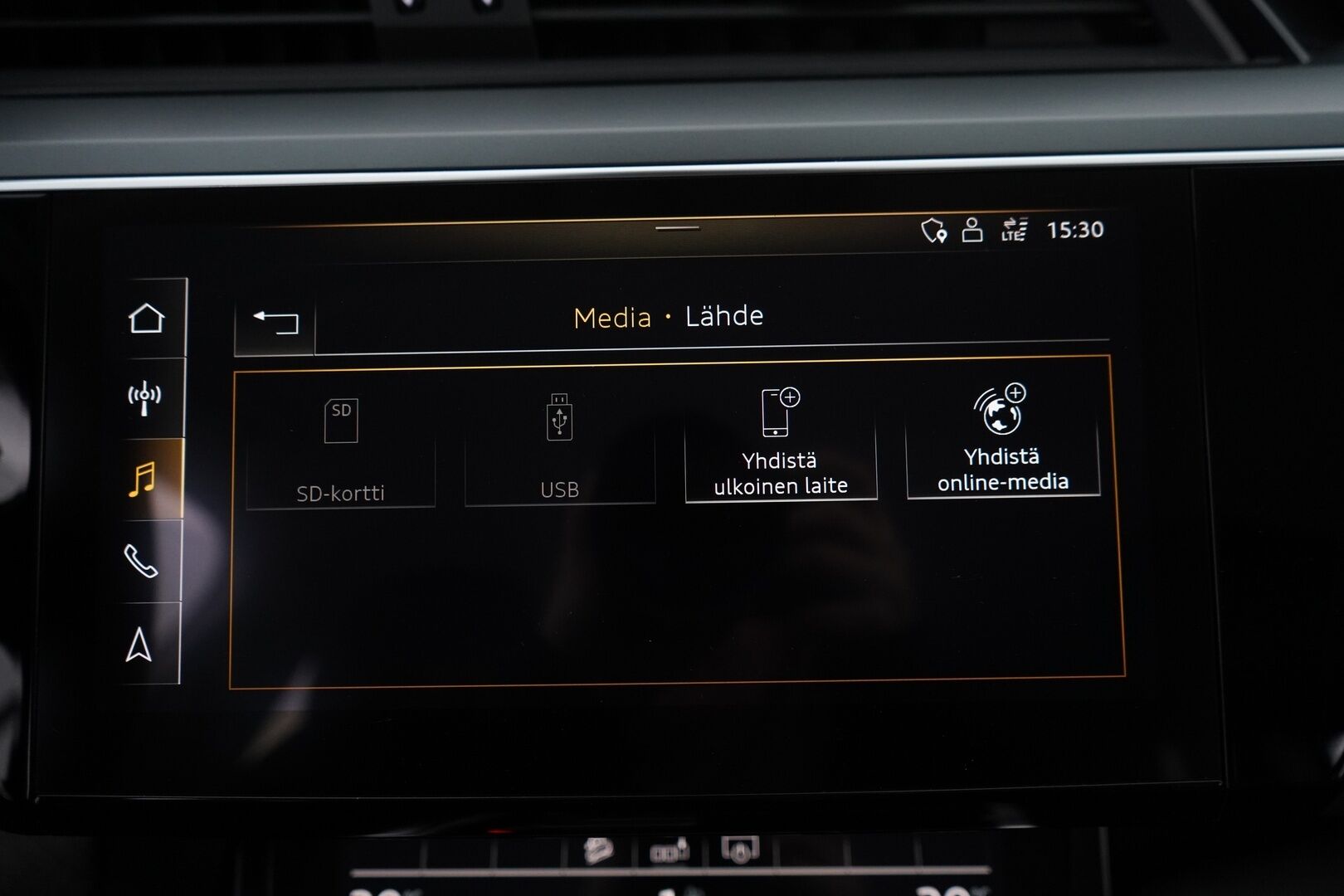 AUDI E-TRON 2020 55 Quattro *B&O / Navi / Koukku / Kamera / Sporttipenkit* - Merkkihuoltohistoria / Viimeisin huolto 88tkm / Kahdet renkaat alumiinivanteilla