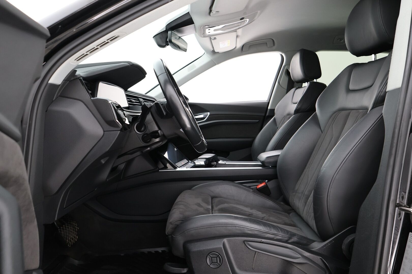 AUDI E-TRON 2020 55 Quattro - 3,99 % KORKOTARJOUS TÄHÄN AUTOON - Koukku / Bang&Olufsen / Sporttipenkit / Navi / Peruutuskamera