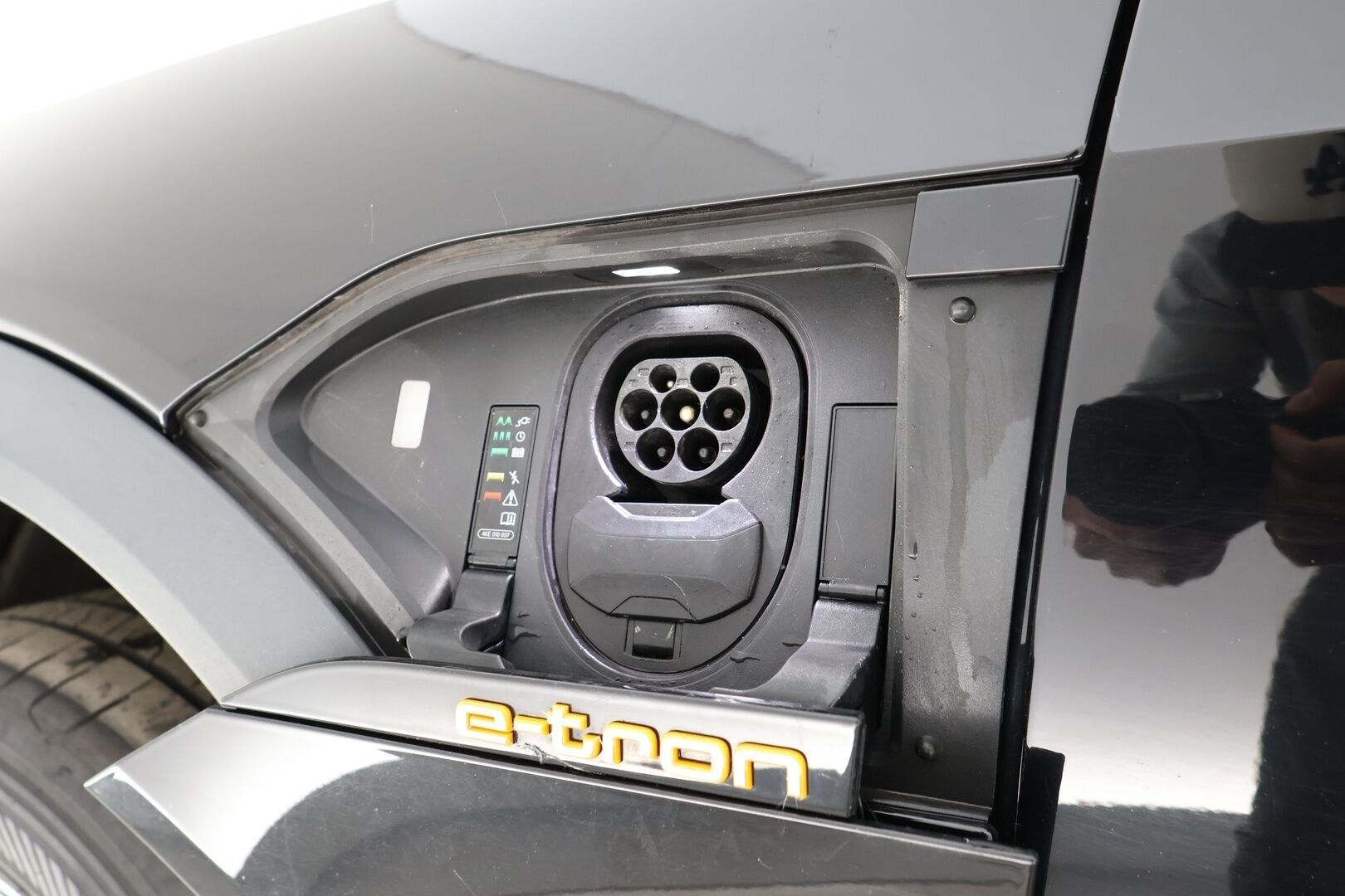 AUDI E-TRON 2020 55 Quattro - 3,99 % KORKOTARJOUS TÄHÄN AUTOON - Koukku / Bang&Olufsen / Sporttipenkit / Navi / Peruutuskamera