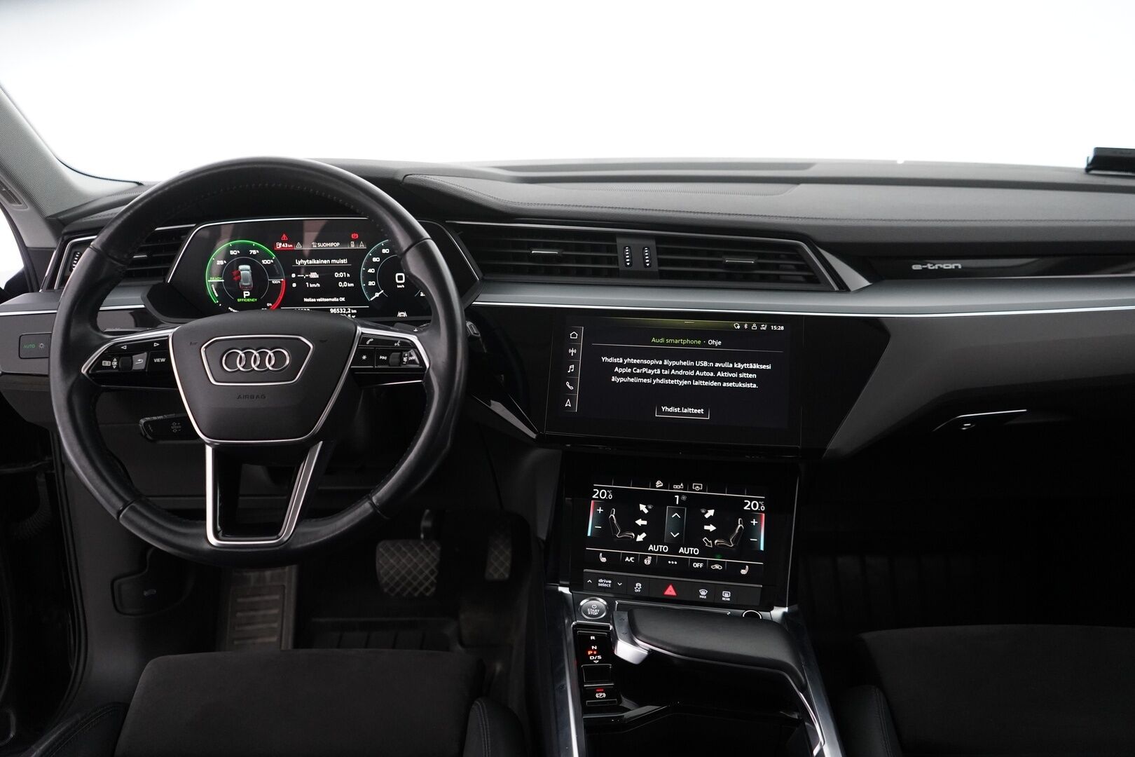 AUDI E-TRON 2020 55 Quattro *B&O / Navi / Koukku / Kamera / Sporttipenkit* - 3,99 % KORKOTARJOUS TÄHÄN AUTOON - Merkkihuoltohistoria / Viimeisin huolto 88tkm / Kahdet renkaat alumiinivanteilla