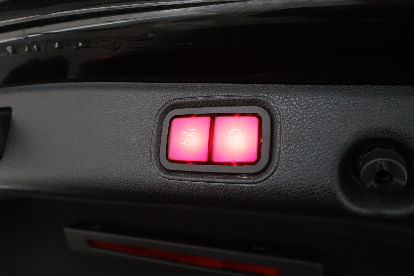 Mercedes-Benz E 2022 300 de 4MATIC A Business Avantgarde EQ Power AMG * Distronic+ / Widescreen / 360° / Koukku / Multibeam / Sportpenkit * - 2x Latauskaapelit / Kahdet renkaat aluvanteilla - HULLUT AVAJAISHULINAT KORKOTARJOUS 3,29 %