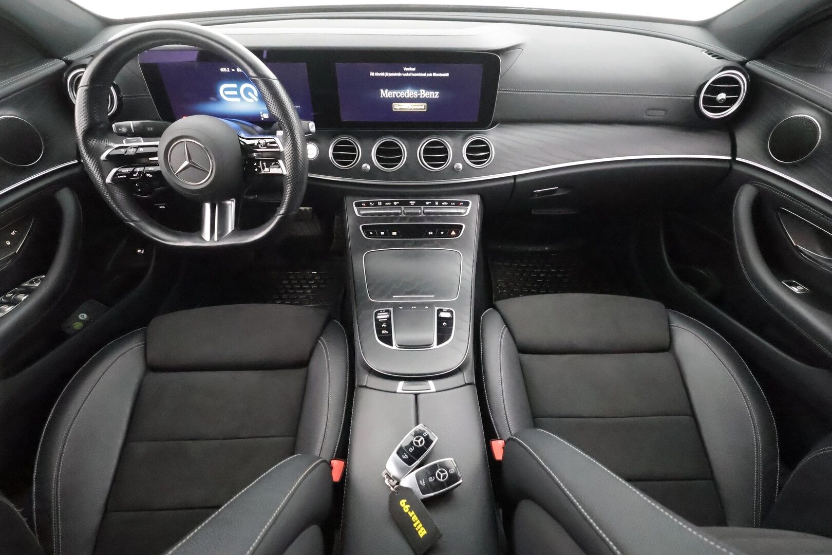 Mercedes-Benz E 2022 300 de 4MATIC A Business Avantgarde EQ Power AMG * Distronic+ / Widescreen / 360° / Koukku / Multibeam / Sportpenkit * - 2x Latauskaapelit / Kahdet renkaat aluvanteilla - HULLUT AVAJAISHULINAT KORKOTARJOUS 3,29 %