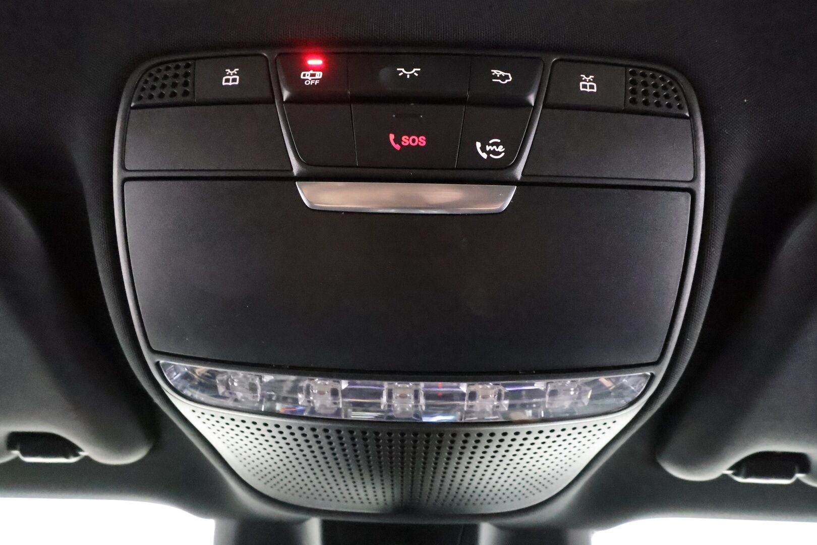 Mercedes-Benz E 2022 300 de 4MATIC A Business Avantgarde EQ Power AMG * Distronic+ / Widescreen / 360° / Koukku / Multibeam / Sportpenkit * - 2x Latauskaapelit / Kahdet renkaat aluvanteilla - HULLUT AVAJAISHULINAT KORKOTARJOUS 3,29 %