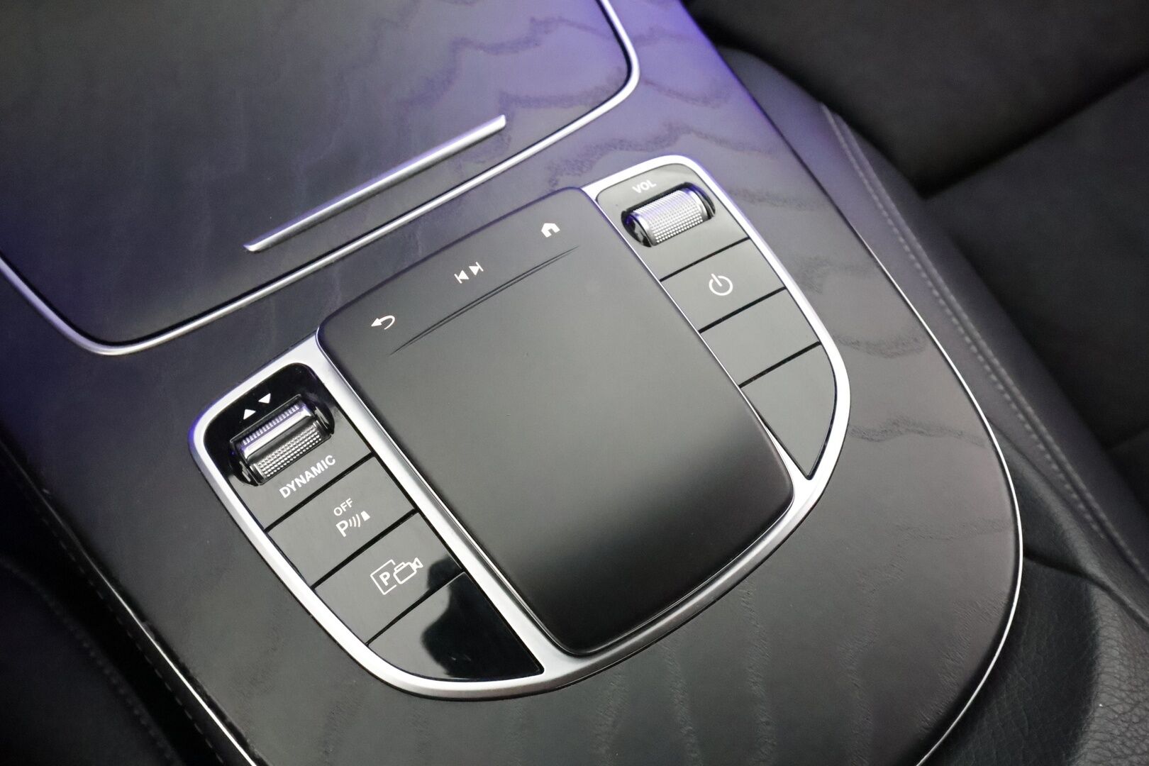 Mercedes-Benz E 2022 300 de 4MATIC A Business Avantgarde EQ Power AMG * Distronic+ / Widescreen / 360° / Koukku / Multibeam / Sportpenkit * - 2x Latauskaapelit / Kahdet renkaat aluvanteilla - HULLUT AVAJAISHULINAT KORKOTARJOUS 3,29 %