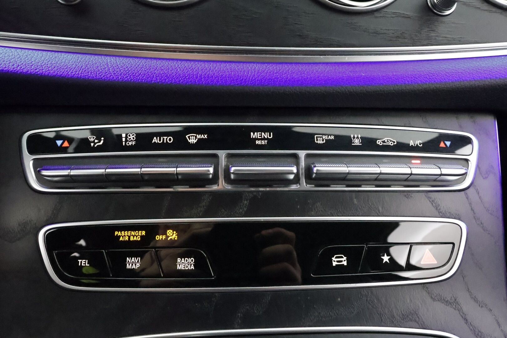 Mercedes-Benz E 2022 300 de 4MATIC A Business Avantgarde EQ Power AMG * Distronic+ / Widescreen / 360° / Koukku / Multibeam / Sportpenkit * - 2x Latauskaapelit / Kahdet renkaat aluvanteilla - HULLUT AVAJAISHULINAT KORKOTARJOUS 3,29 %