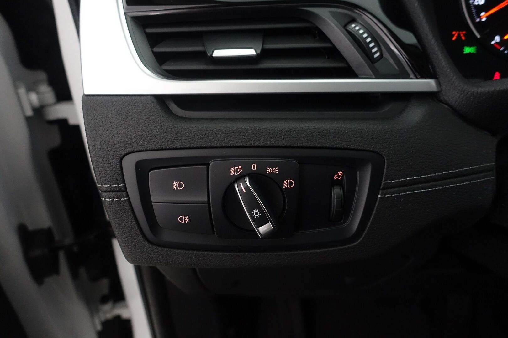 BMW X1 2021 F48 xDrive25e A Charged Edition Sport * ACC / HUD / Harman&Kardon / Panorama / Adapt.LED / Koukku / Sporttipenkit *