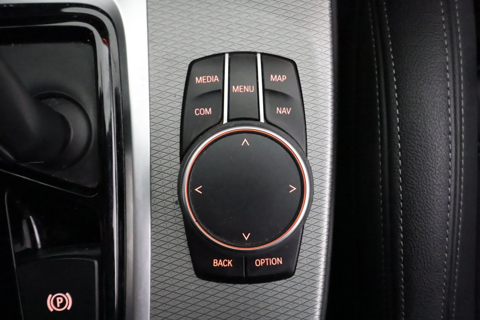 BMW X3 2020 G01 xDrive 30e A Business M-Sport * H&K / Sportpenkki Muistilla / 360° / Navi / HUD / Adapt.LED / Keyless * - Akku kuntotarkastettu / 2x Latauskaapelit / Kahdet renkaat 