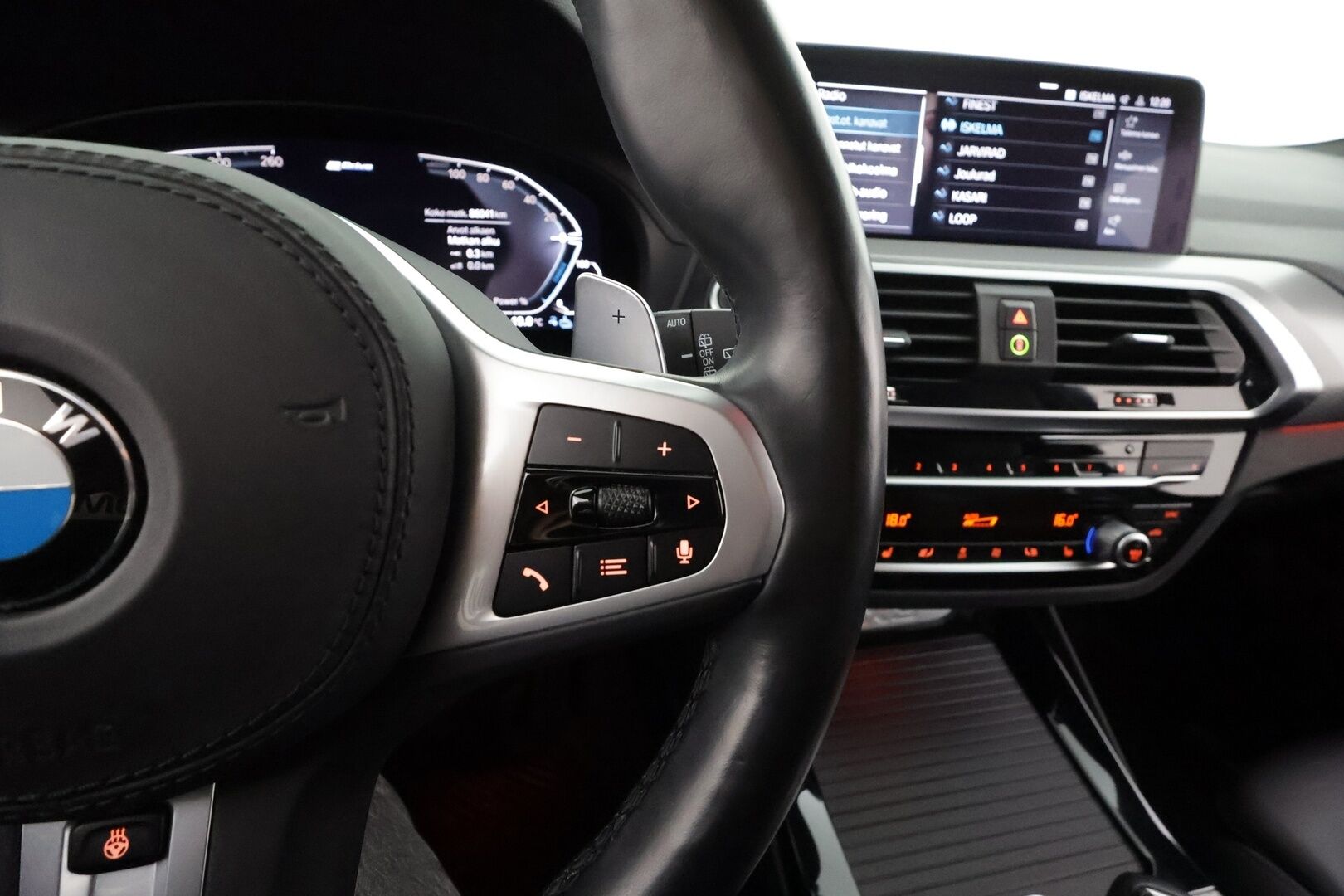 BMW X3 2020 G01 xDrive 30e A Business M-Sport * H&K / Sportpenkki Muistilla / 360° / Navi / HUD / Adapt.LED / Keyless * - Akku kuntotarkastettu / 2x Latauskaapelit / Kahdet renkaat 