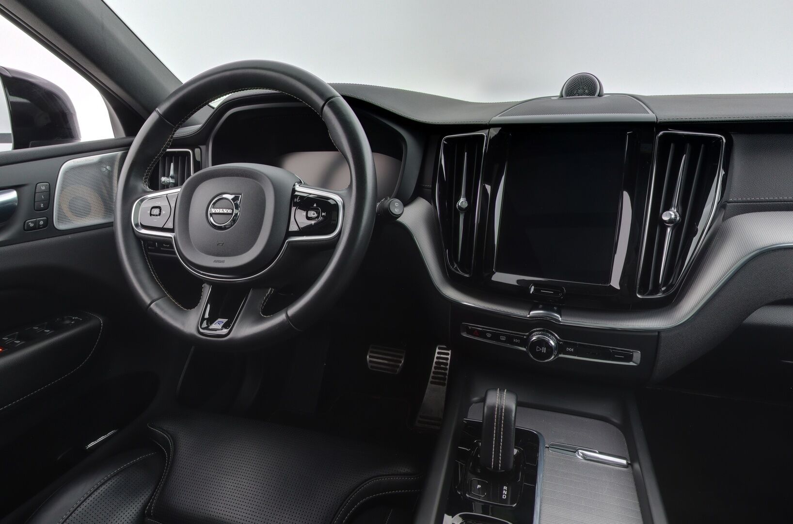 Volvo XC60 2020 T8 Recharge AWD R-Design Aut. *ACC / Webasto / Bower&Wilkins / Hierovat & Ilmastoidut Penkit / HUD / Panorama / Koukku * - Akku kuntotarkastettu / 2x Volvon vanteet / Juuri huollettu - HULLUT AVAJAISHULINAT KORKOTARJOUS 3,29 %