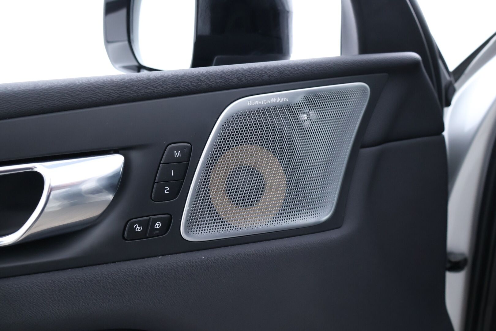 Volvo XC60 2020 T8 Recharge AWD R-Design Aut. *ACC / Webasto / Bower&Wilkins / Hierovat & Ilmastoidut Penkit / HUD / Panorama / Koukku * - Akku kuntotarkastettu / 2x Volvon vanteet / Juuri huollettu - HULLUT AVAJAISHULINAT KORKOTARJOUS 3,29 %