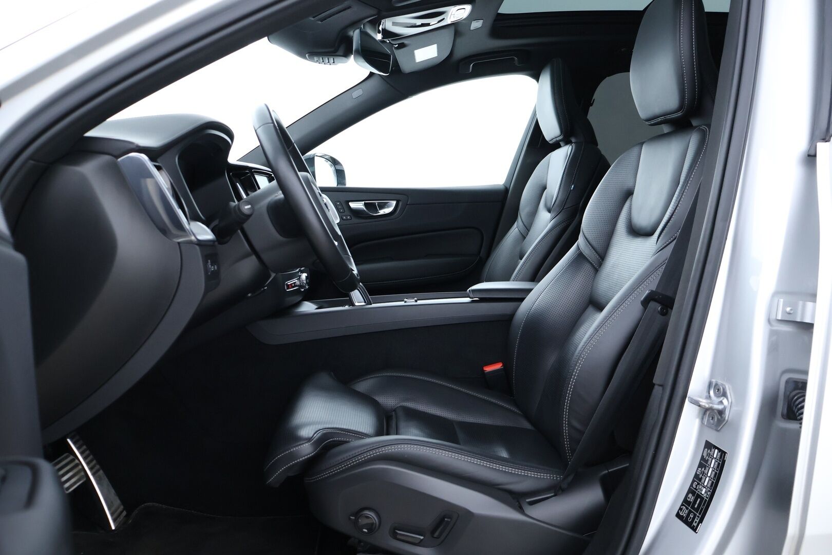 Volvo XC60 2020 T8 Recharge AWD R-Design Aut. *ACC / Webasto / Bower&Wilkins / Hierovat & Ilmastoidut Penkit / HUD / Panorama / Koukku * - Akku kuntotarkastettu / 2x Volvon vanteet / Juuri huollettu - HULLUT AVAJAISHULINAT KORKOTARJOUS 3,29 %