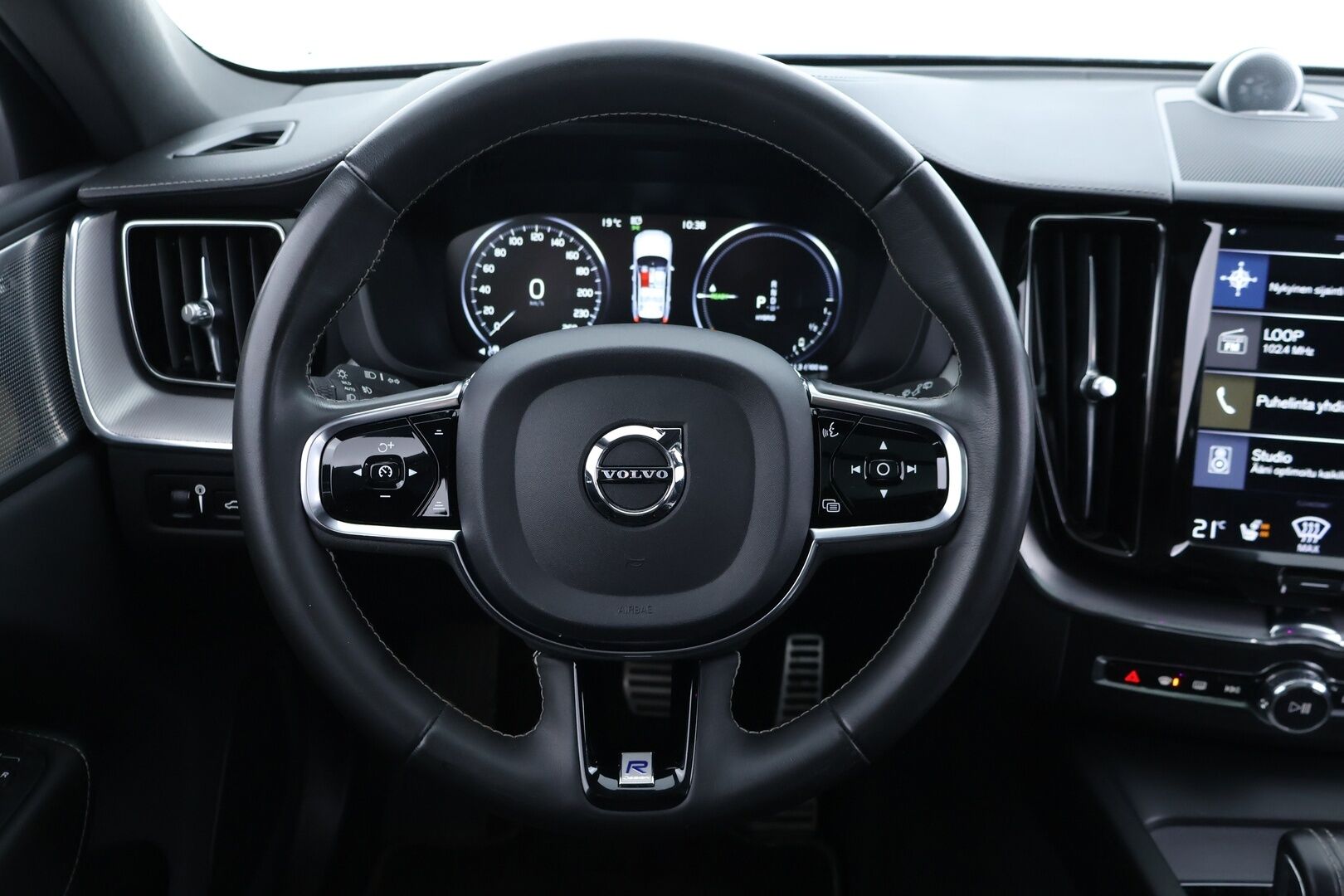 Volvo XC60 2020 T8 Recharge AWD R-Design Aut. *ACC / Webasto / Bower&Wilkins / Hierovat & Ilmastoidut Penkit / HUD / Panorama / Koukku * - Akku kuntotarkastettu / 2x Volvon vanteet / Juuri huollettu - HULLUT AVAJAISHULINAT KORKOTARJOUS 3,29 %