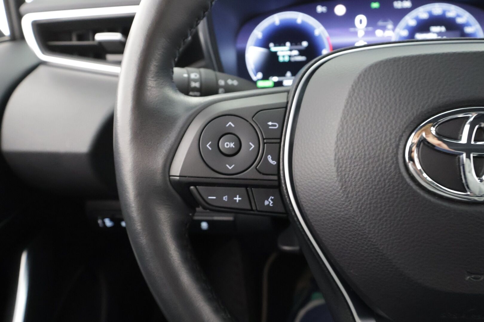 Toyota Corolla 2024 1.8 Touring Sports Hybrid Active *ACC / Kamera / LED / Navi / Facelift / Digimittaristo* - Suomi-auto / Kahdet OEM vanteet / Merkkihuollettu / ALV / Viimeisin huolto 29tkm