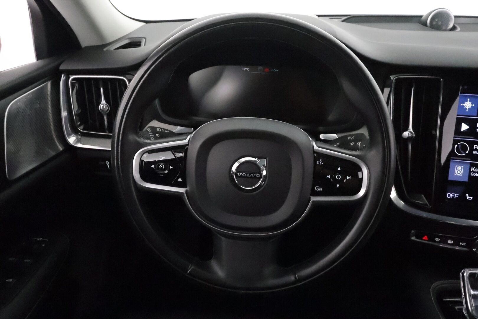 Volvo S60 2021 T8 TwE AWD Business Inscription aut **Adapt.vakkari / Lasikatto / B&W / 360° / Muistipenkit / HUD / Full LED** - 3,99 % KORKOTARJOUS TÄHÄN AUTOON - Hierovat muistipenkit ilmastoinnilla / Merkkihuollettu / Penkinlämmittimet takana / Ratinlämmitin / KeylessGo / Mustat nahat / Supervarusteet!