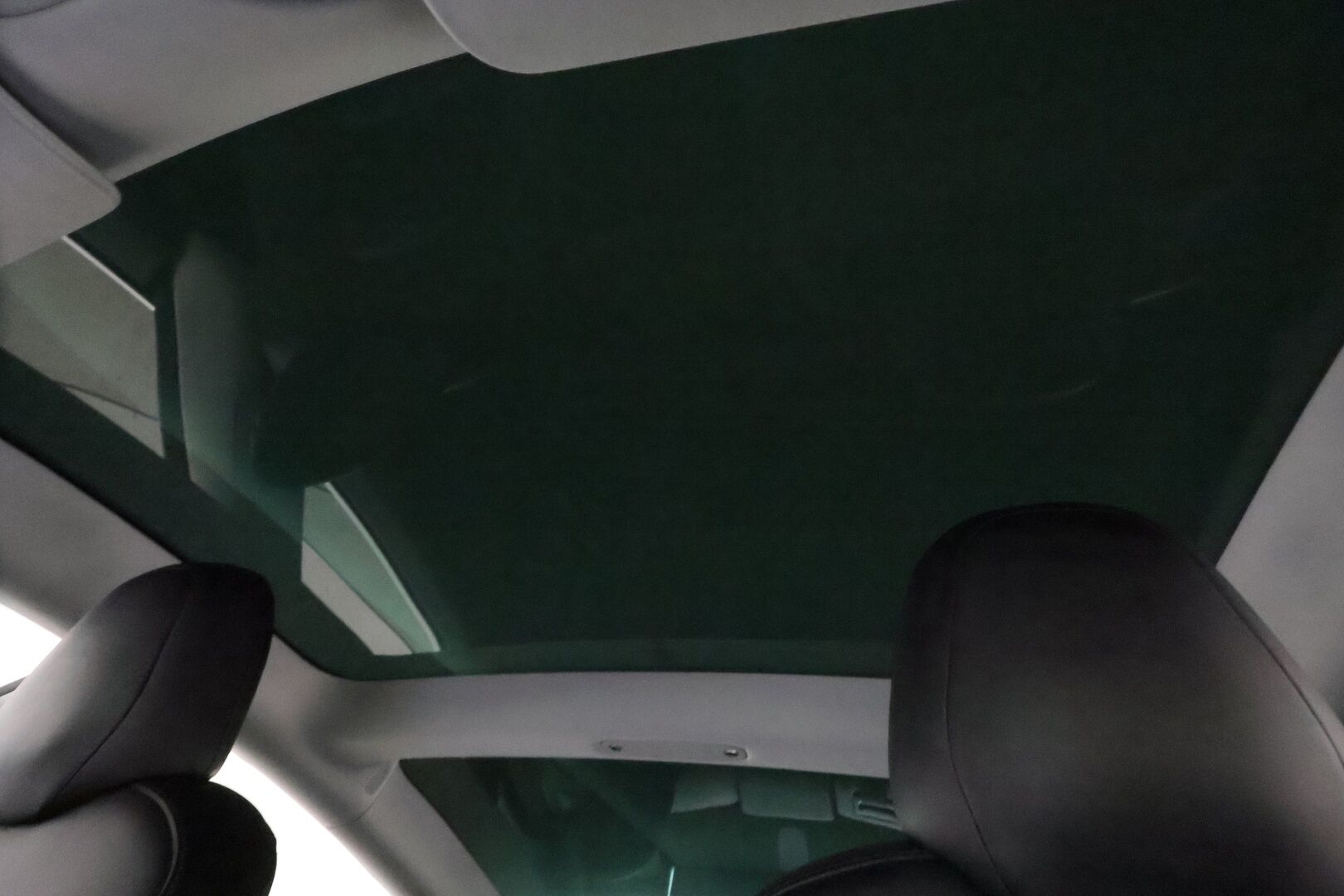 Tesla Model 3 2019 Long Range Dual motor AWD *Koukku / Lasikatto / ACC / LED / P.kamera / Muistipenkki / Navi / Premium Audio* - Akku kuntotarkastettu / 2x Latauskaapelit / Kahdet Renkaat