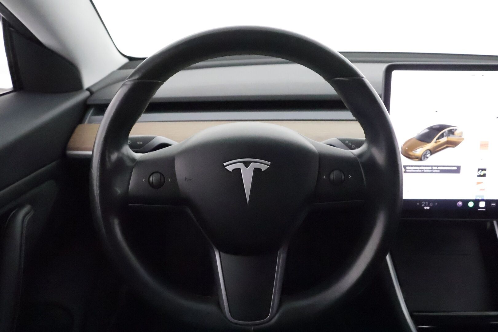 Tesla Model 3 2019 Long Range Dual motor AWD *Koukku / Lasikatto / ACC / LED / P.kamera / Muistipenkki / Navi / Premium Audio* - Akku kuntotarkastettu / 2x Latauskaapelit / Kahdet Renkaat
