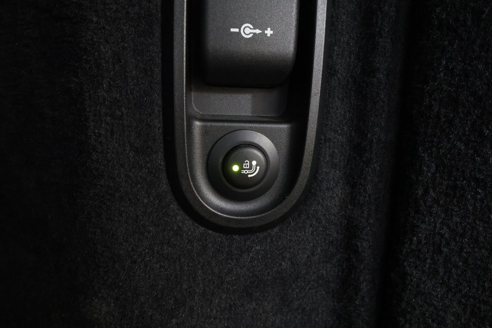 BMW 530 2021 G31 Touring 530e xDrive A Charged Edition M Sport * ACC / LED / P.Kamera / Koukku / HiFi / Navi / Comfort Access * - 2x Latauskaapelit / Kahdet renkaat aluvanteilla