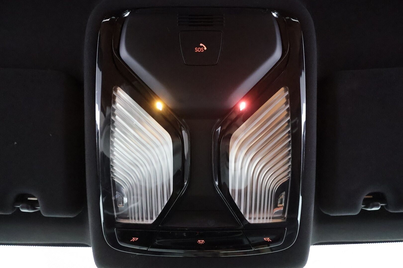 BMW 530 2021 G31 Touring 530e xDrive A Charged Edition M Sport * ACC / LED / P.Kamera / Koukku / HiFi / Navi / Comfort Access * - 2x Latauskaapelit / Kahdet renkaat aluvanteilla