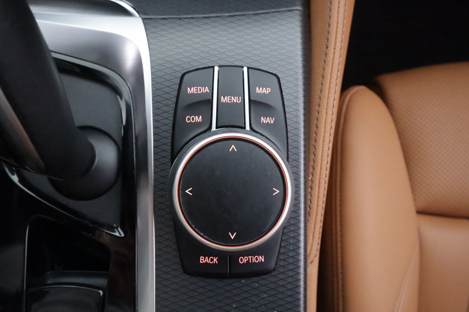 BMW 530 2021 G31 Touring 530e xDrive A Charged Edition M Sport * ACC / LED / P.Kamera / Koukku / HiFi / Navi / Comfort Access * - 2x Latauskaapelit / Kahdet renkaat aluvanteilla